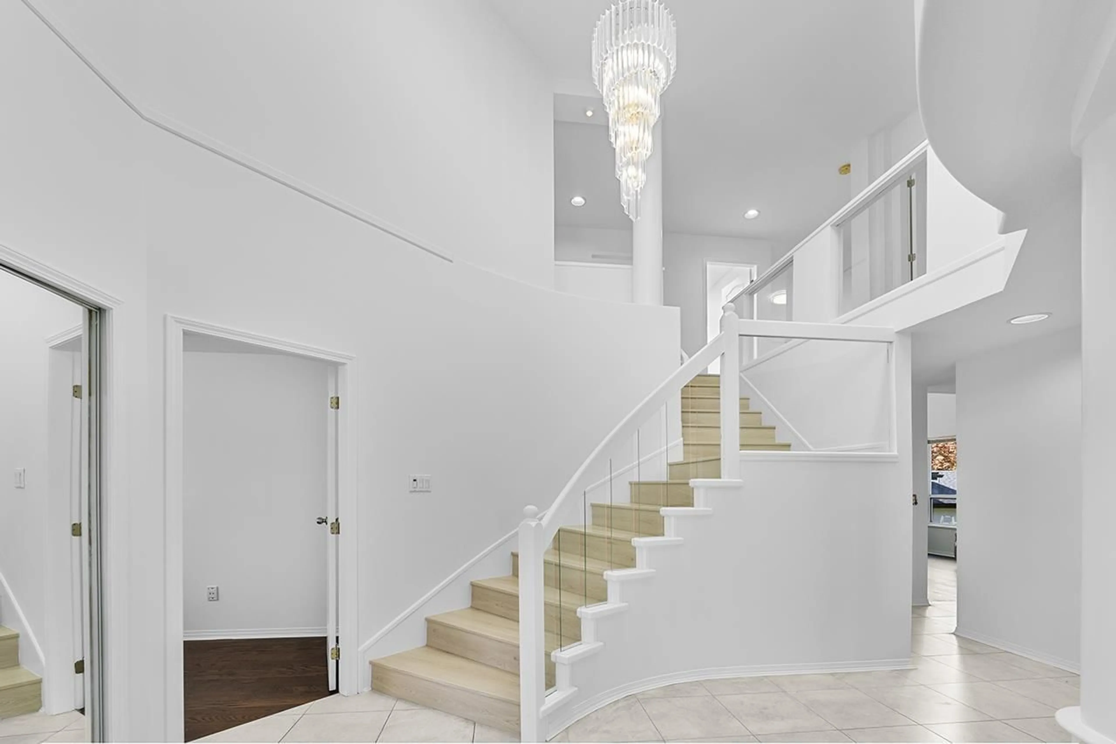 Indoor foyer for 7977 REDTAIL, Surrey British Columbia V3W0N4
