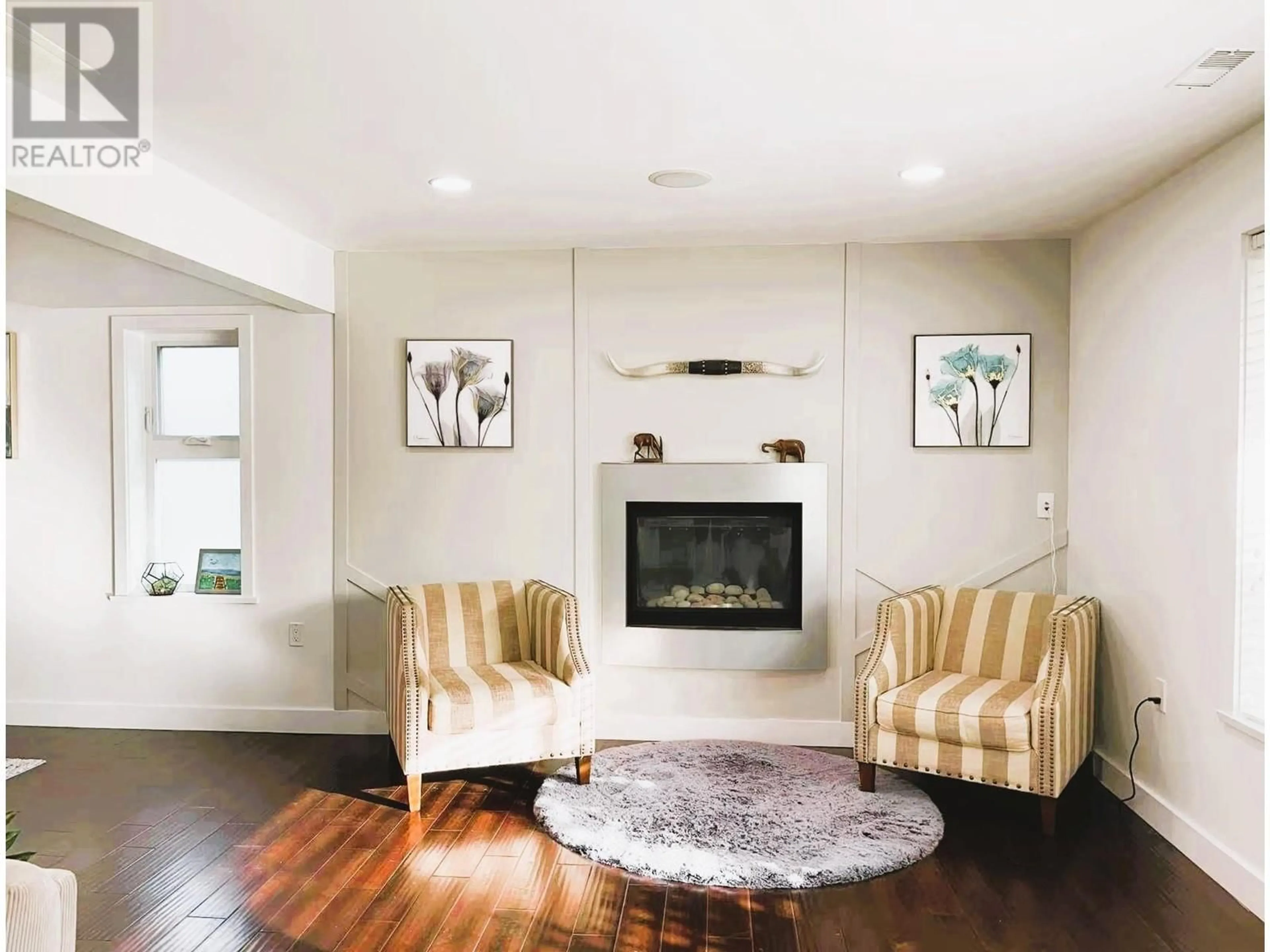 Living room with furniture, unknown for 971 51A STREET, Delta British Columbia V4M2X9