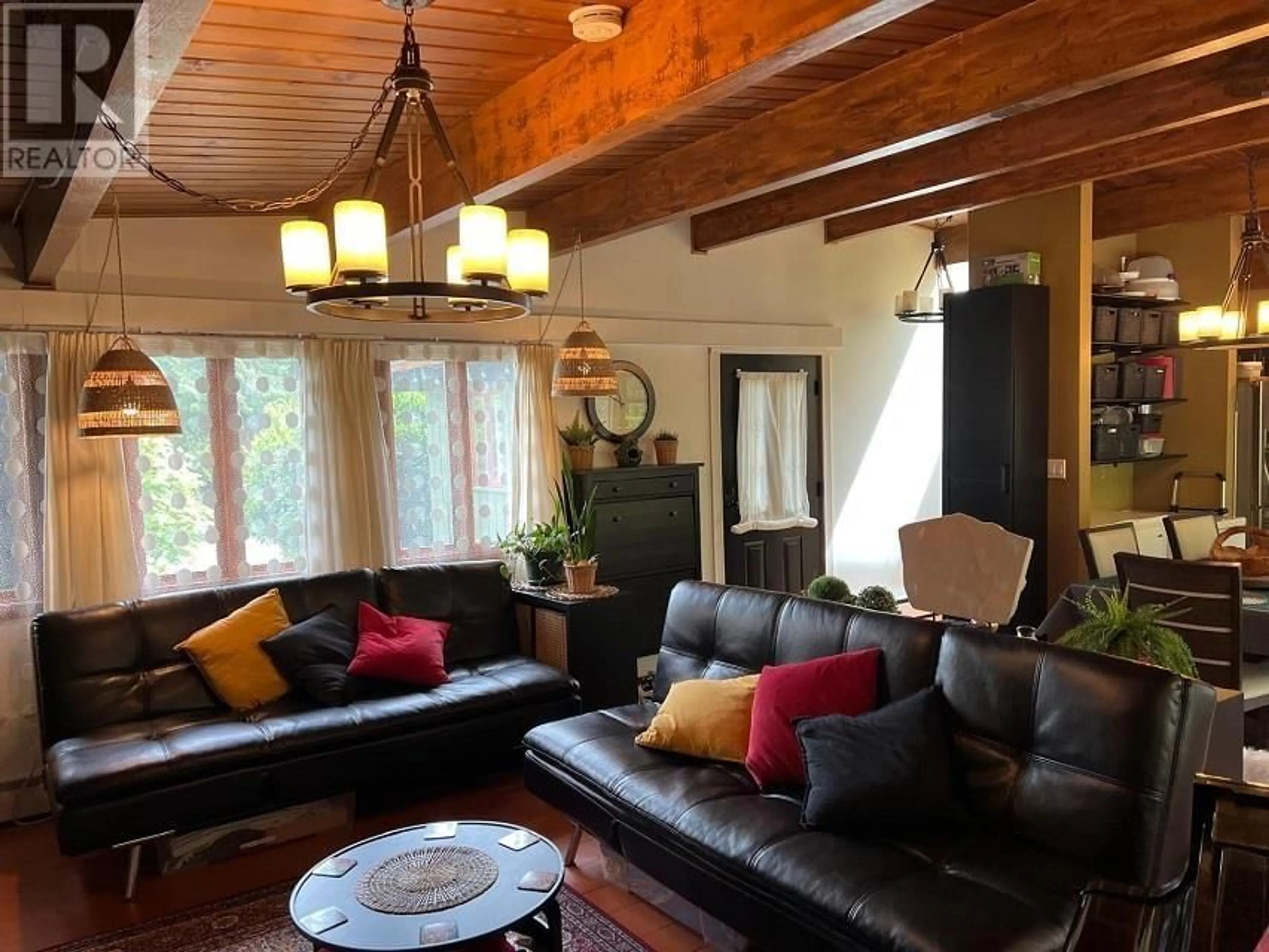 Living room with furniture, wood/laminate floor for 3004 STARLIGHT WAY, Coquitlam British Columbia V3C3P6