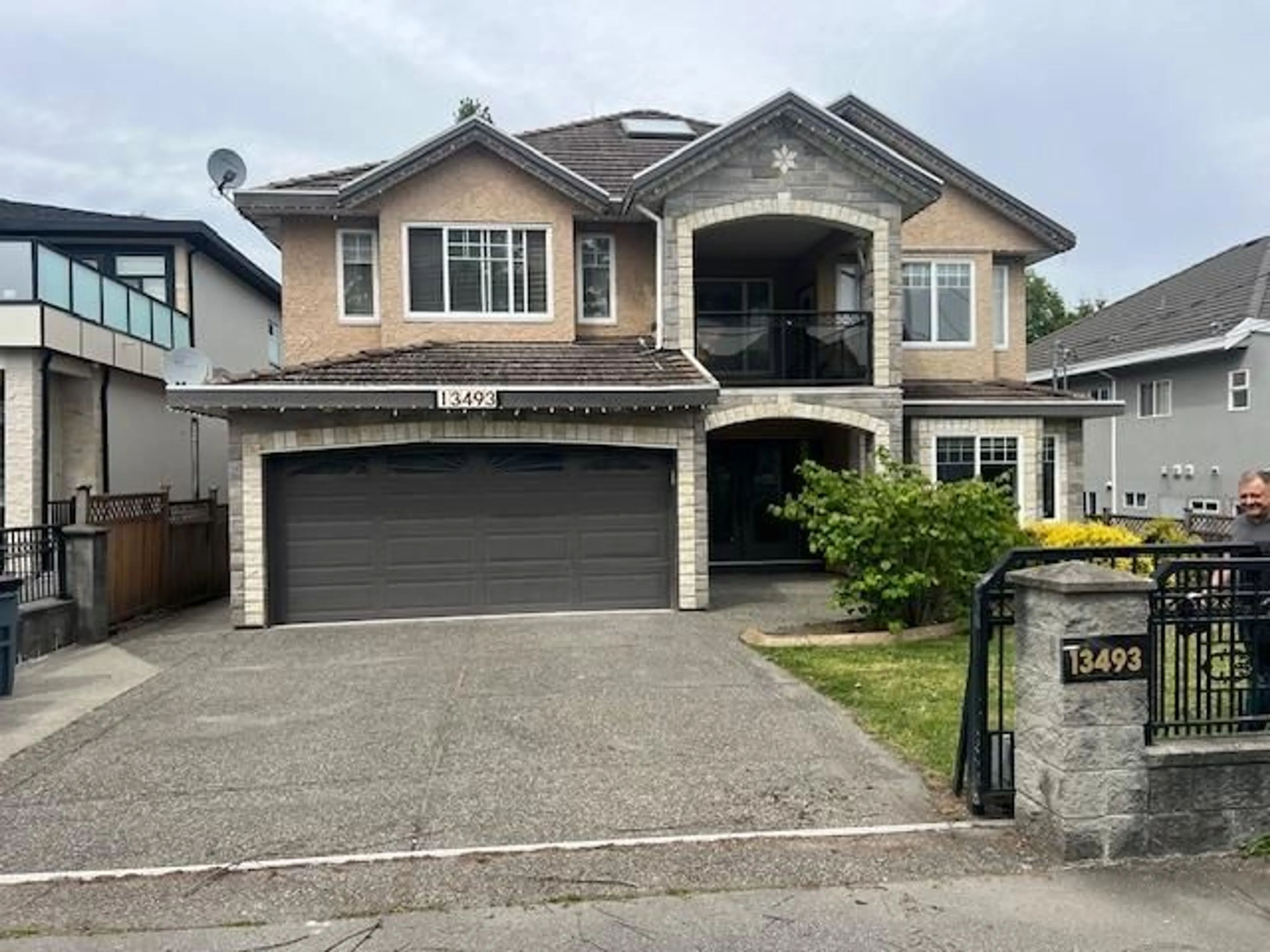 Home with vinyl exterior material, street for 13493 81, Surrey British Columbia V3W3C6