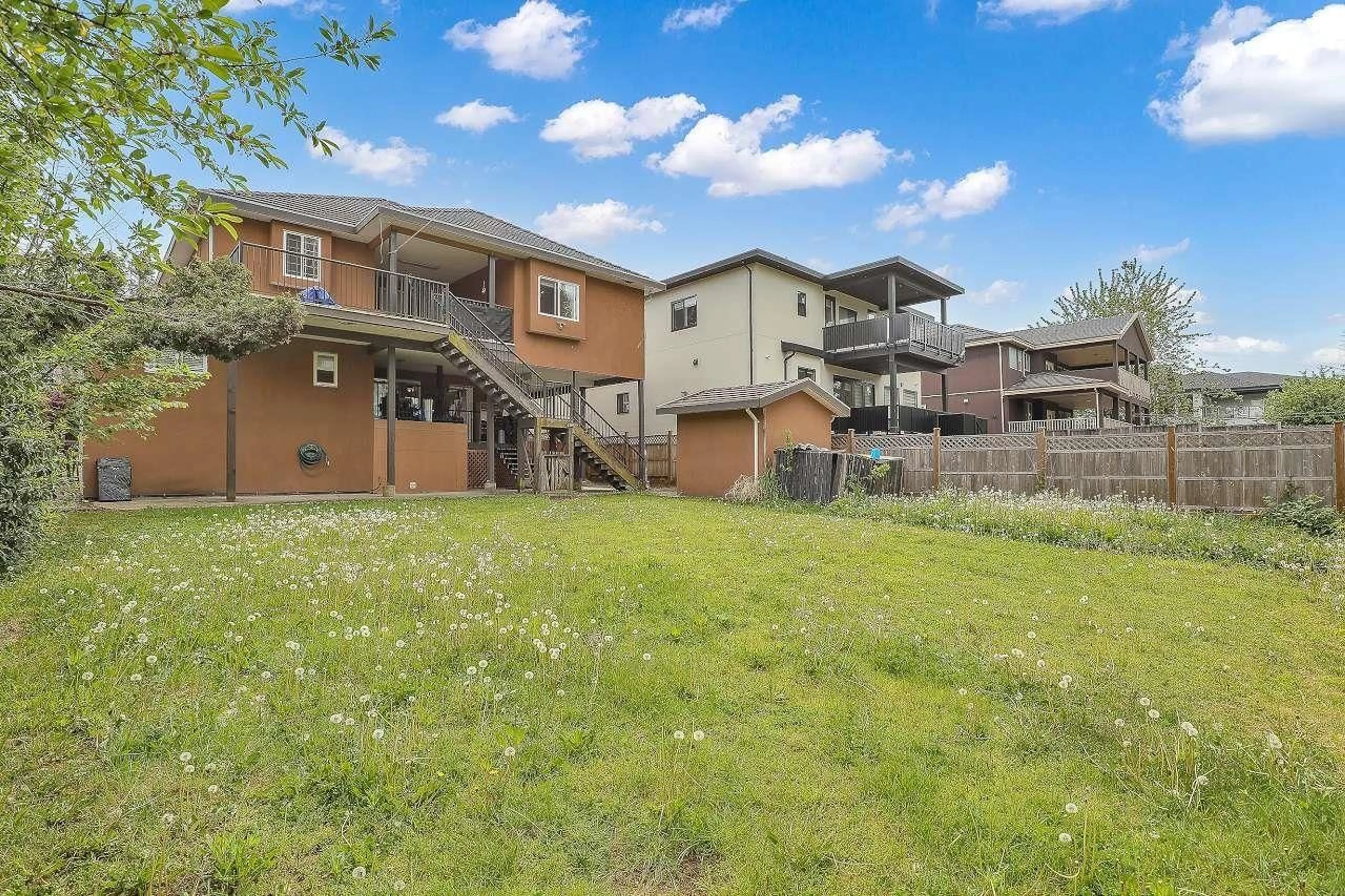 A pic from outside/outdoor area/front of a property/back of a property/a pic from drone, unknown for 13493 81, Surrey British Columbia V3W3C6