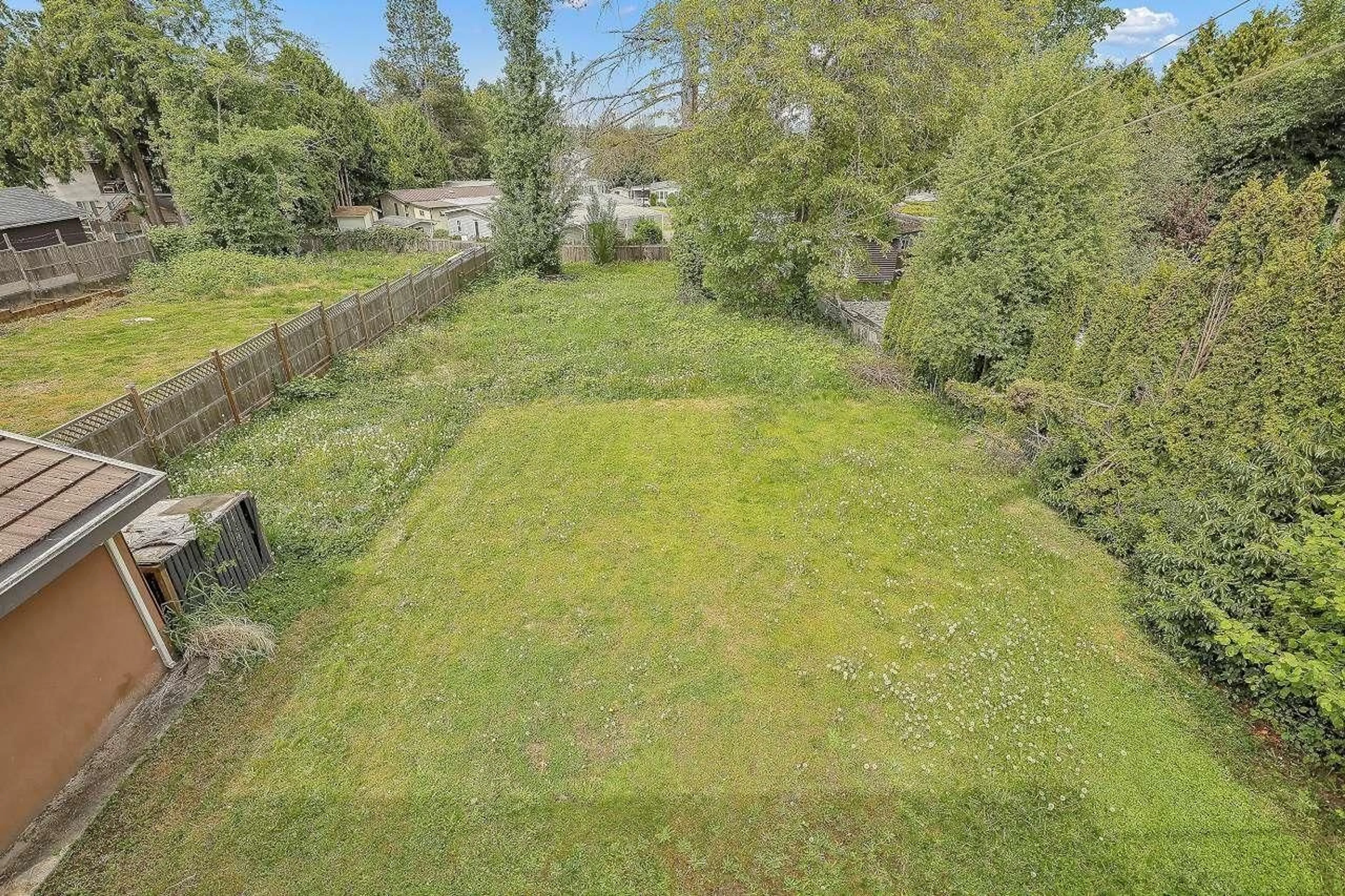A pic from outside/outdoor area/front of a property/back of a property/a pic from drone, unknown for 13493 81, Surrey British Columbia V3W3C6