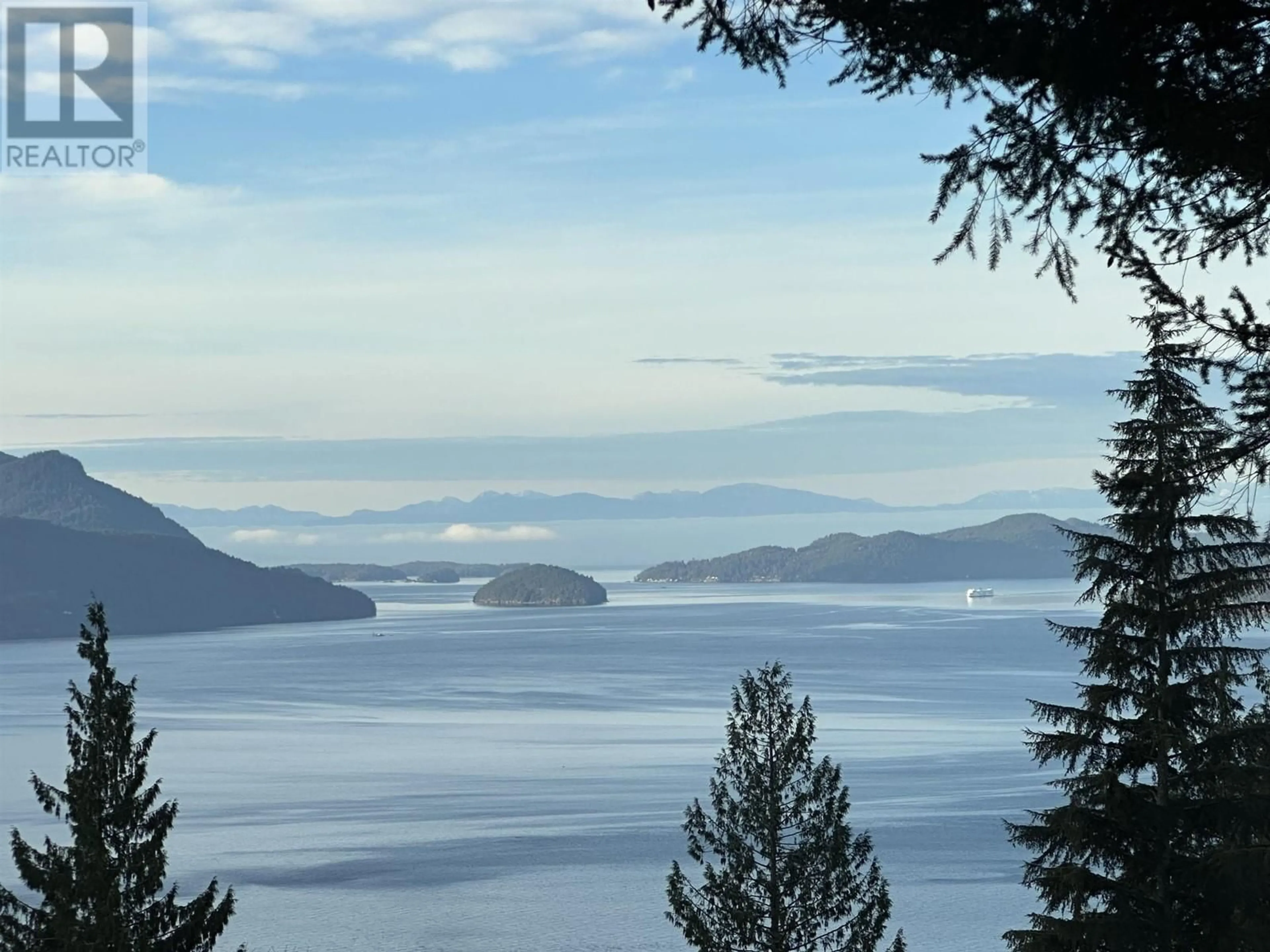 Blurry image for 225 MOUNTAIN DRIVE, Lions Bay British Columbia V0N2E0