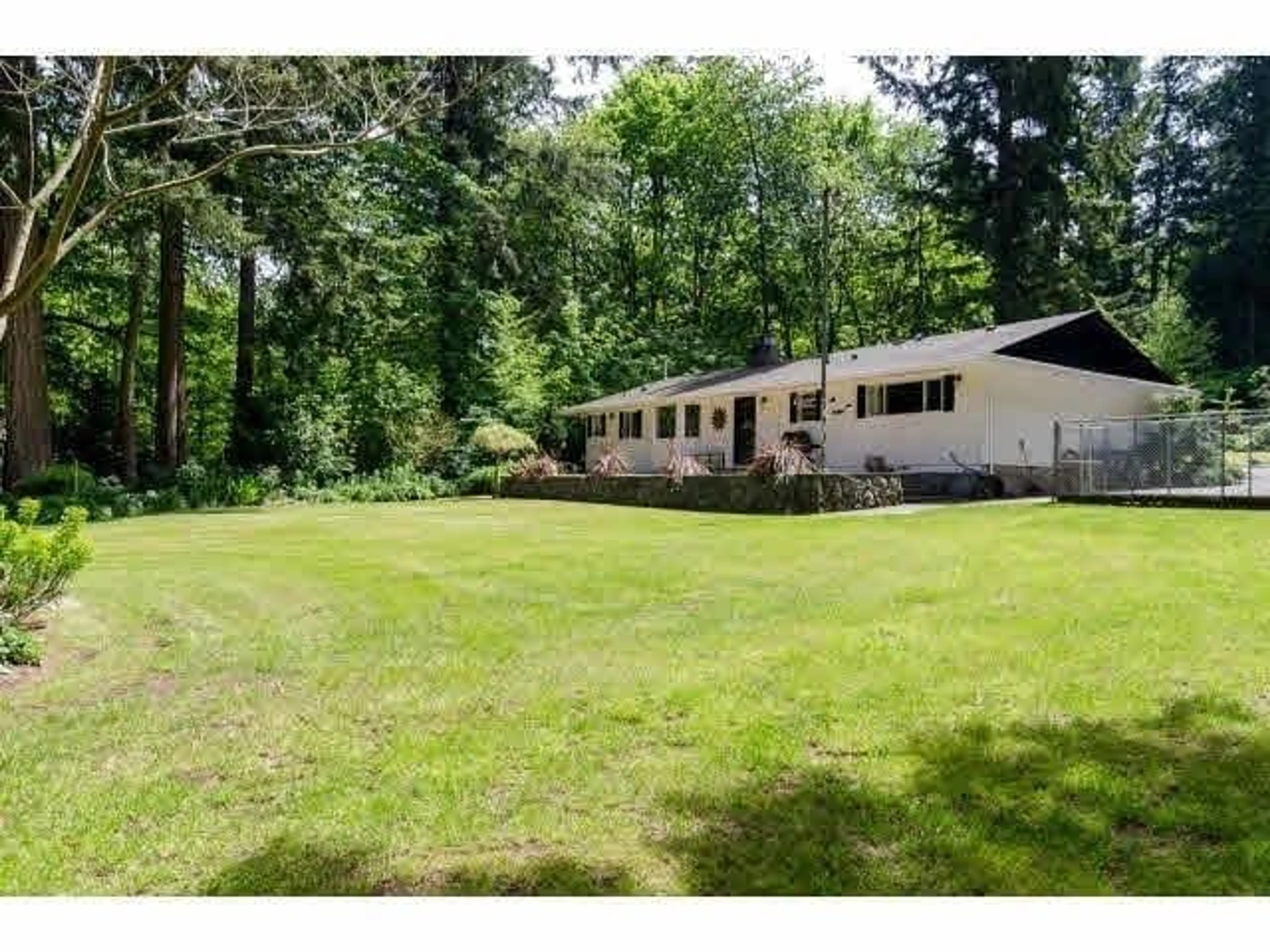 A pic from outside/outdoor area/front of a property/back of a property/a pic from drone, unknown for 13715 28, Surrey British Columbia V4P1T7