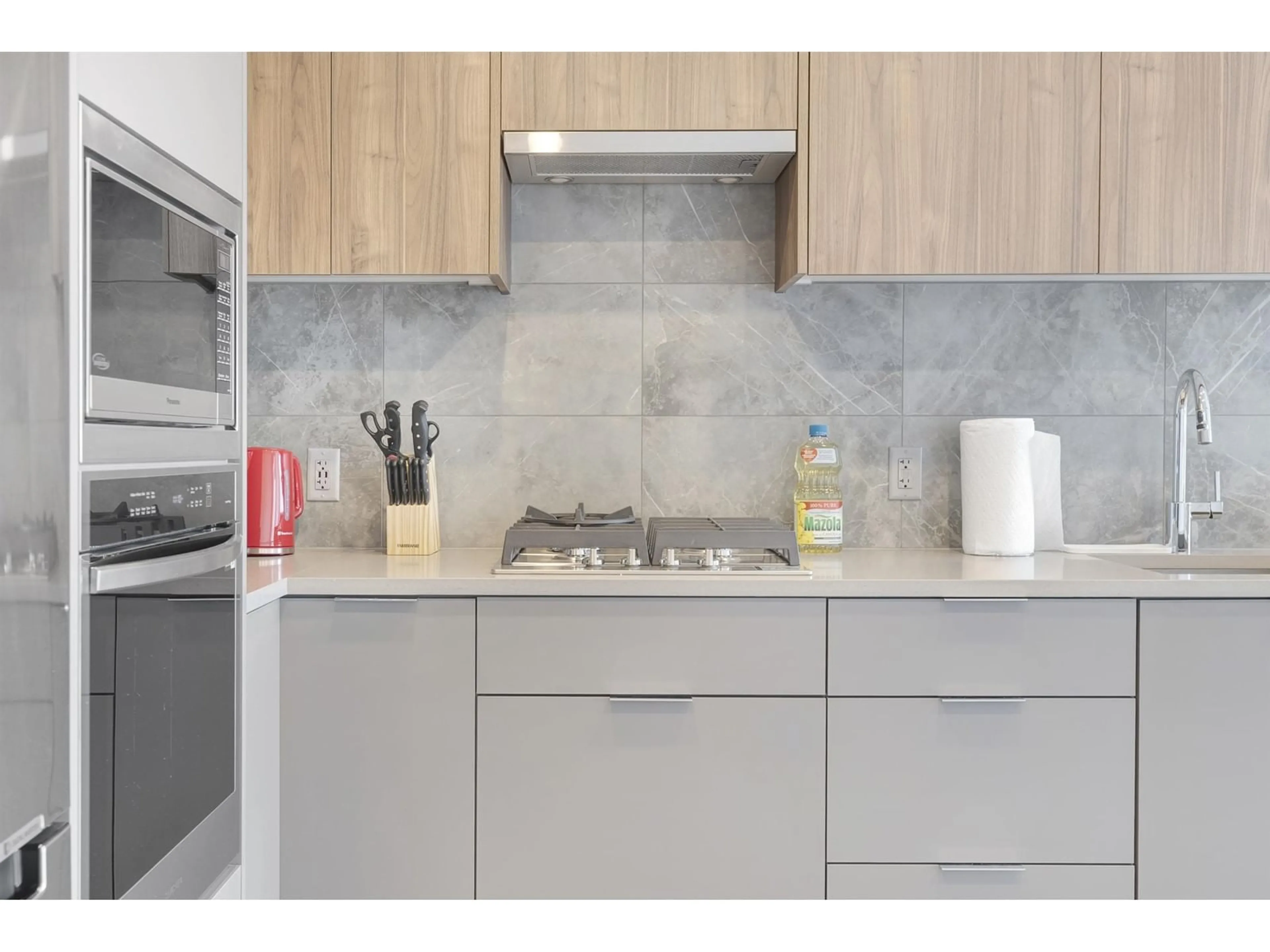 Standard kitchen, ceramic/tile floor for 302 - 13359 OLD YALE, Surrey British Columbia V3T0S4