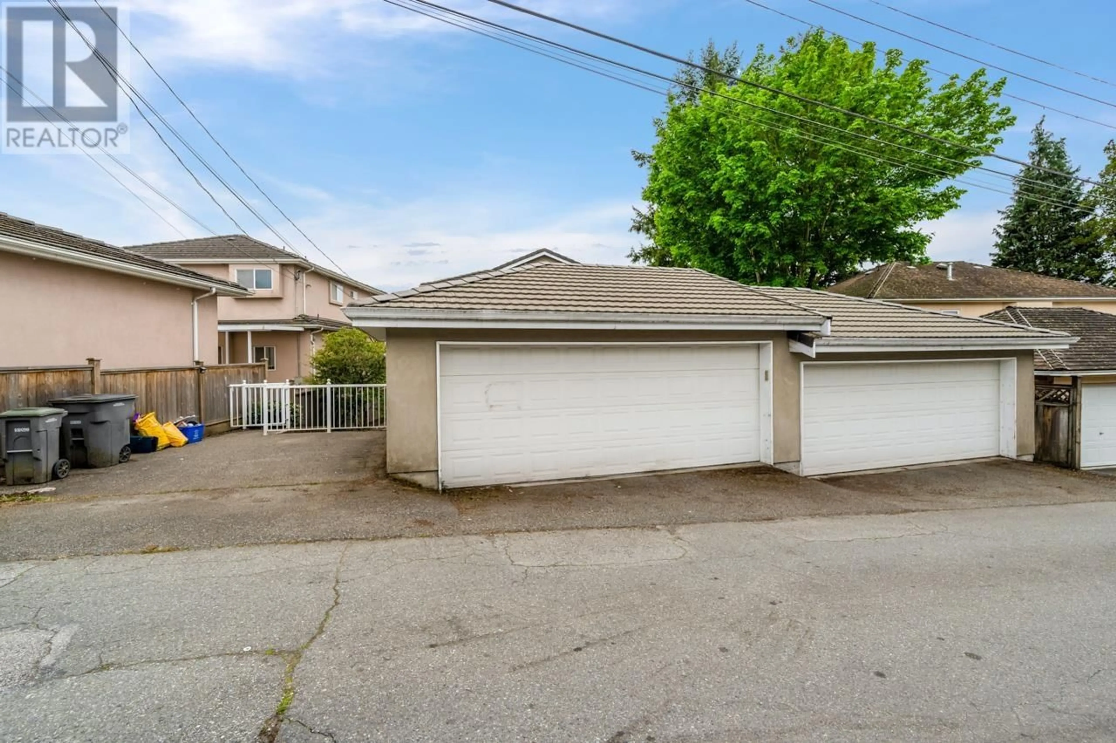 A pic from outside/outdoor area/front of a property/back of a property/a pic from drone, street for 2085 QUALICUM DRIVE, Vancouver British Columbia V5P2M3