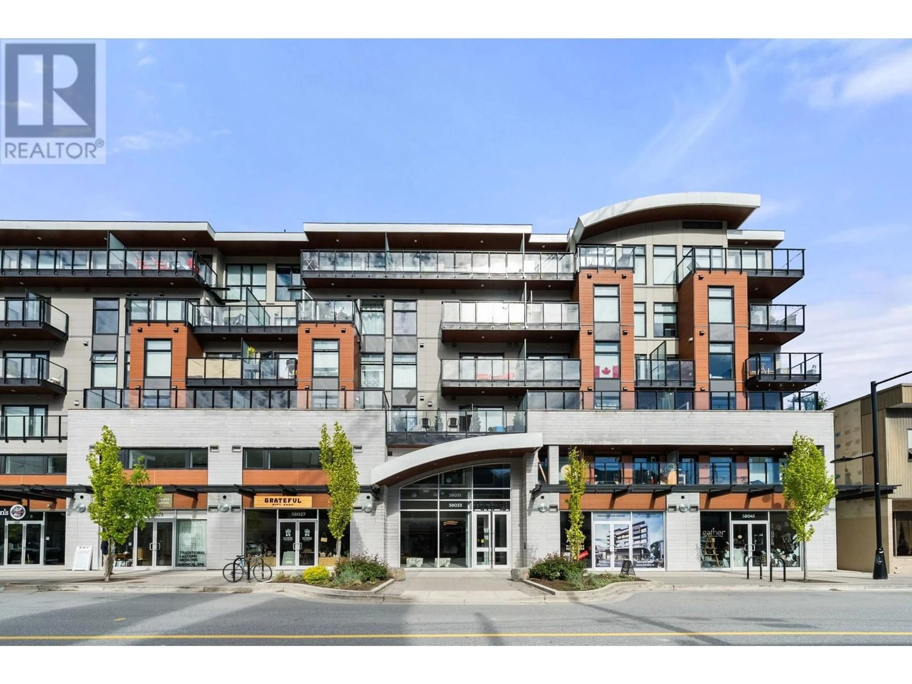 Indoor foyer for 411 - 38033 SECOND AVENUE, Squamish British Columbia V8B0C4