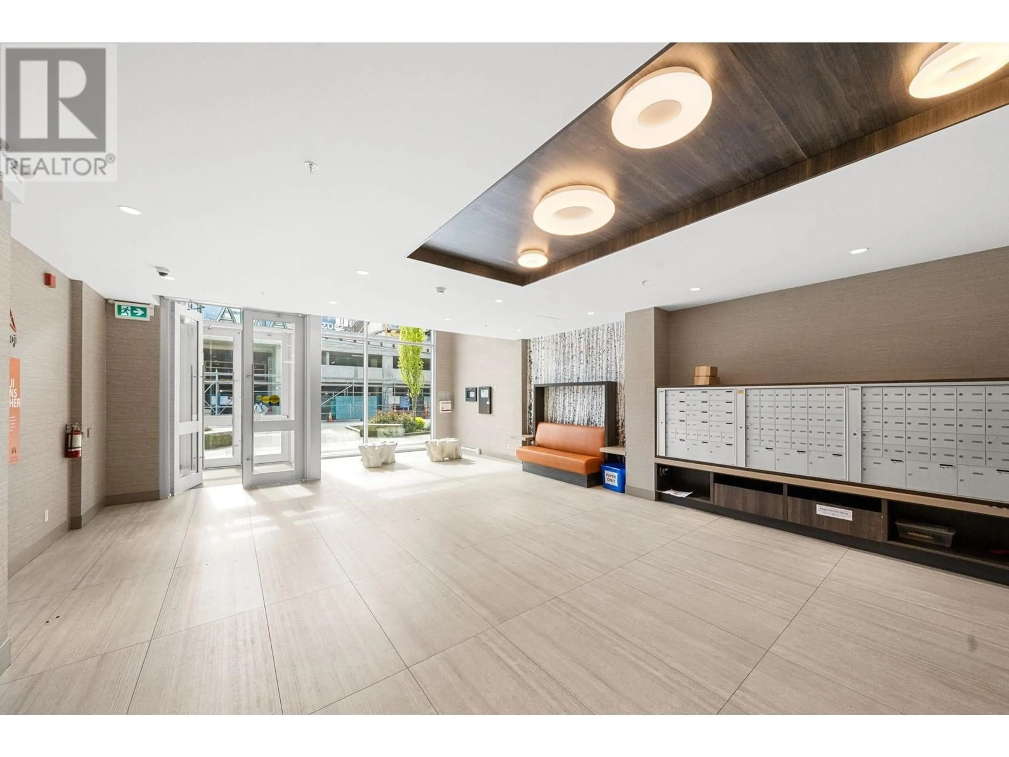 Indoor foyer for 411 - 38033 SECOND AVENUE, Squamish British Columbia V8B0C4