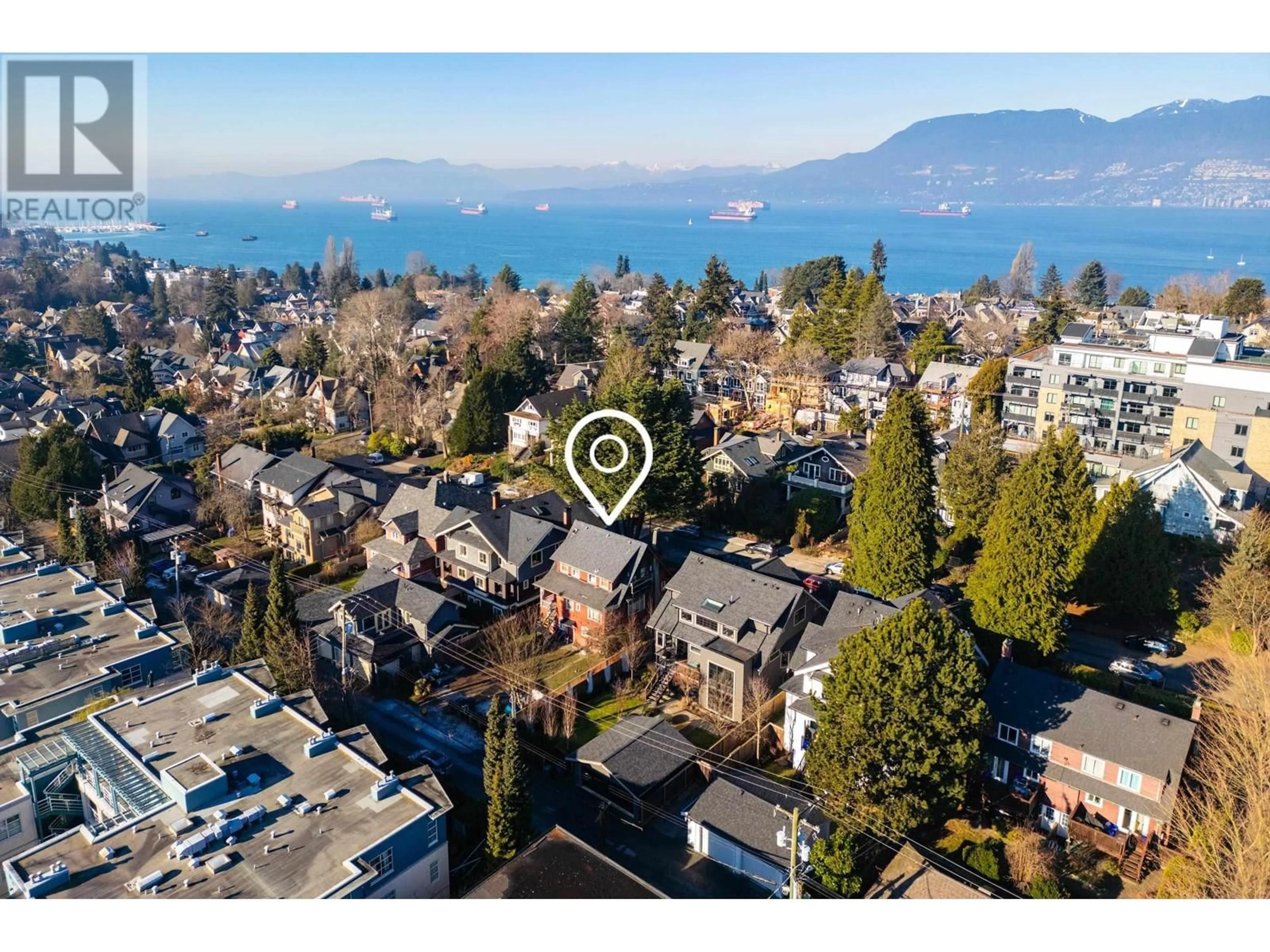 A pic from outside/outdoor area/front of a property/back of a property/a pic from drone, mountain view for 2544 3RD AVENUE, Vancouver British Columbia V6K1M1