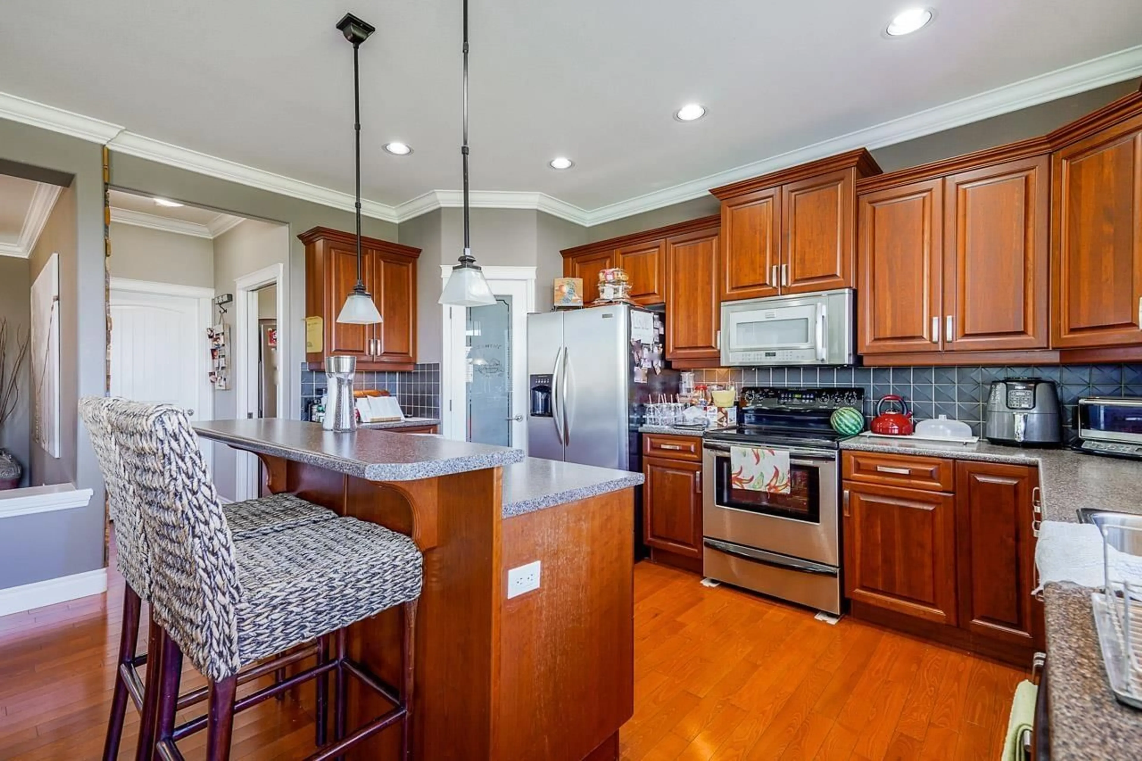 Open concept kitchen, unknown for 3453 BLUEBERRY, Abbotsford British Columbia V3G3C9