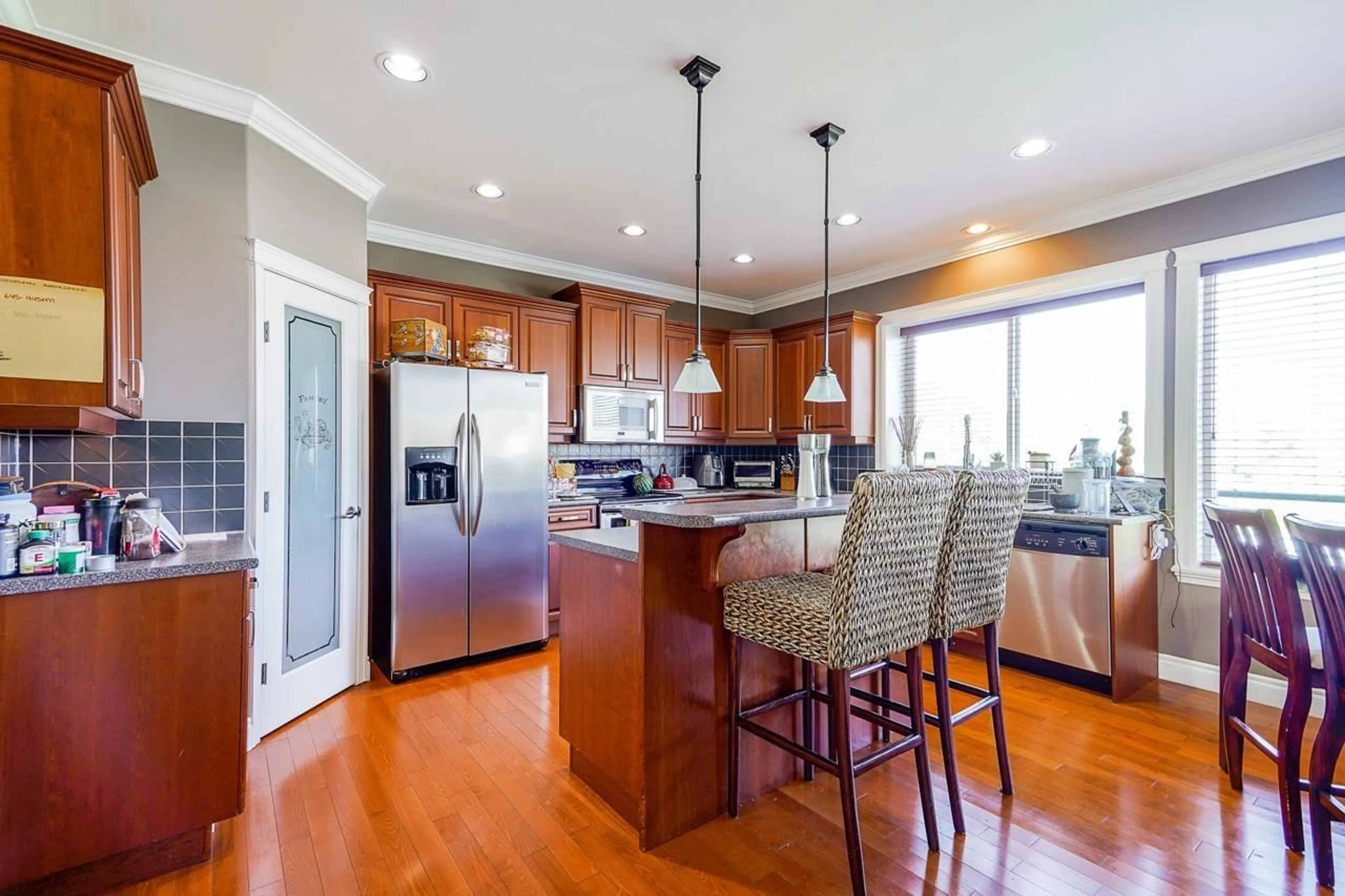 Open concept kitchen, wood/laminate floor for 3453 BLUEBERRY, Abbotsford British Columbia V3G3C9