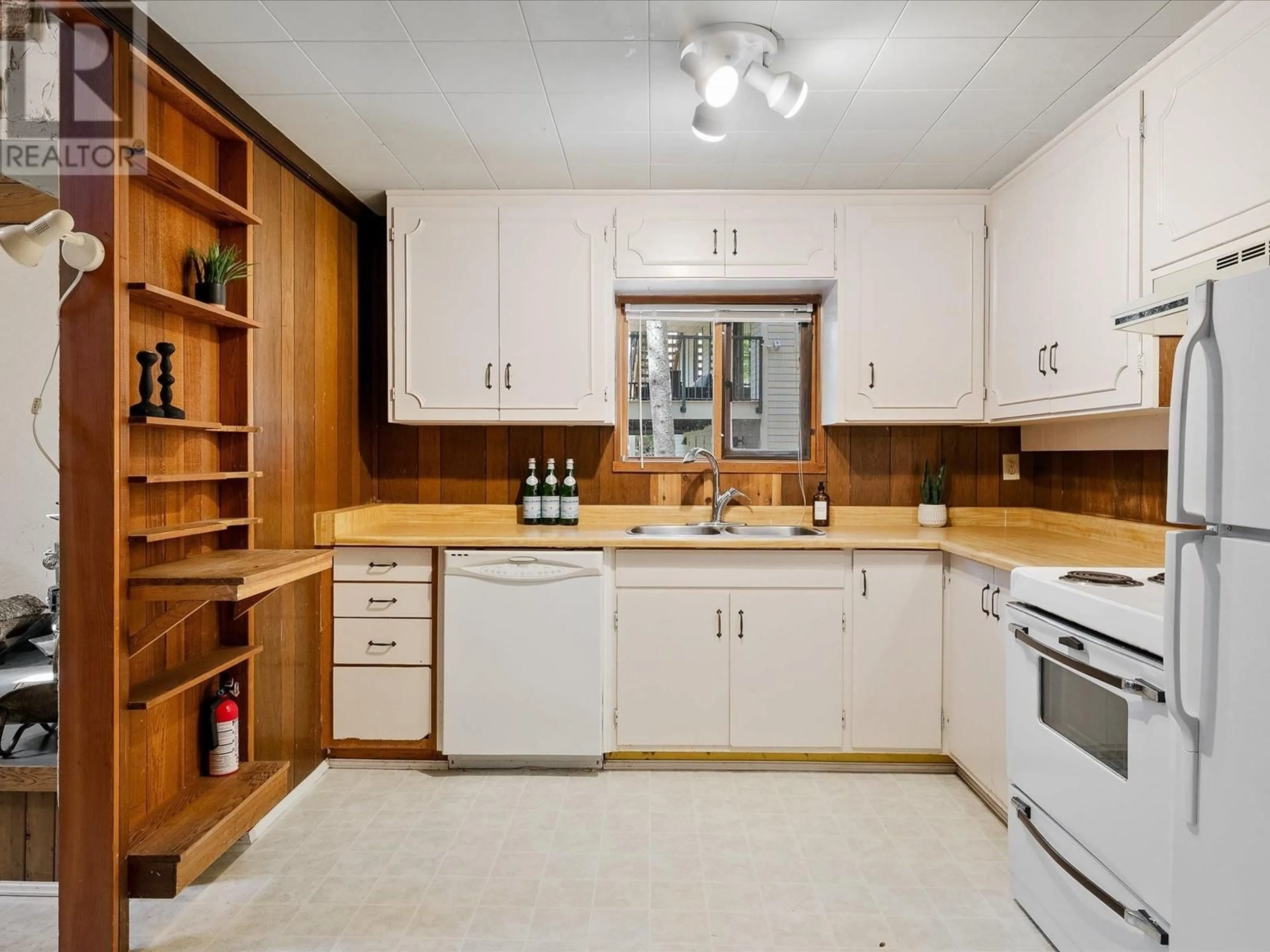 Standard kitchen, unknown for 8308 NEEDLES DRIVE, Whistler British Columbia V8E0G1