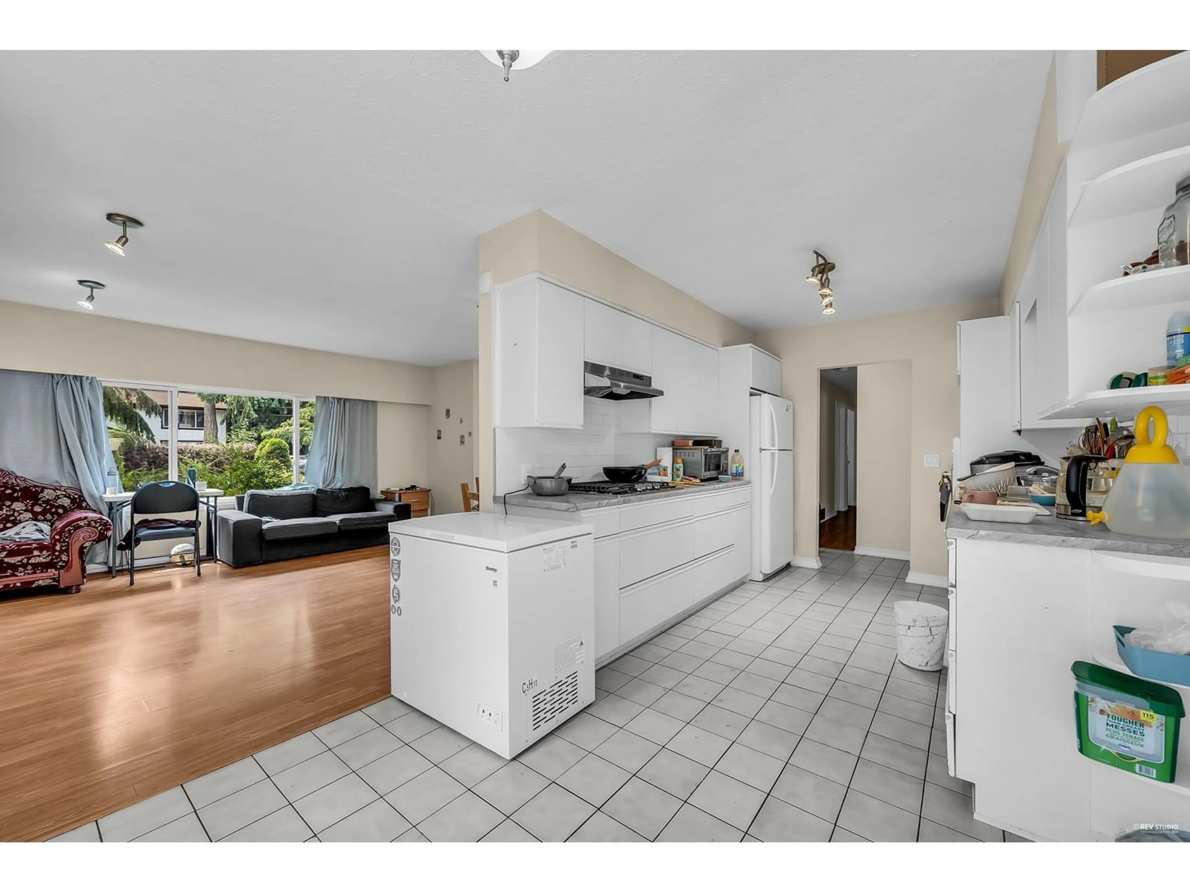 Open concept kitchen, unknown for 20419 40B, Langley British Columbia V3A5M4