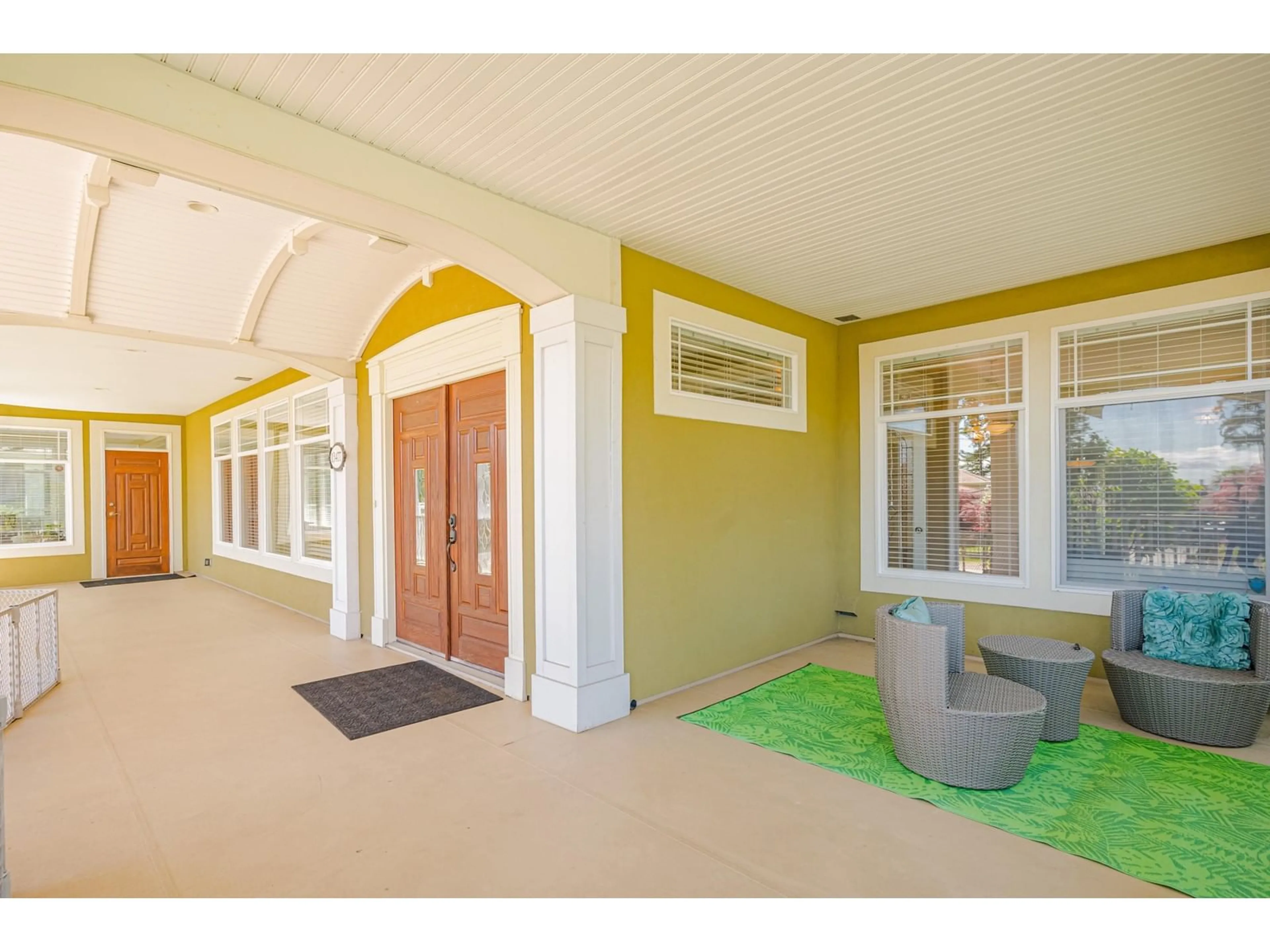Indoor foyer for 13477 13A, Surrey British Columbia V4A1C5