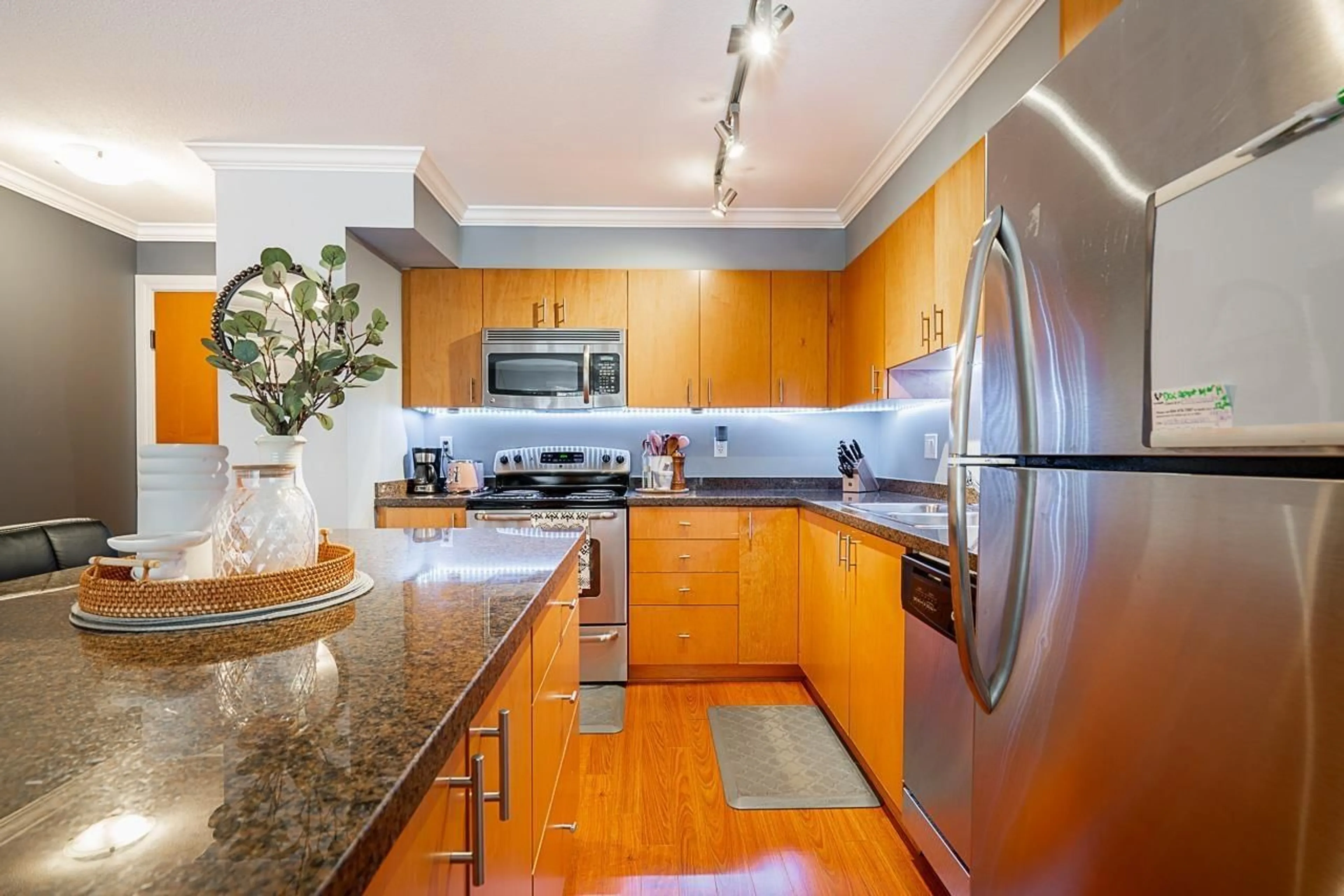 Standard kitchen, unknown for 312 - 8717 160, Surrey British Columbia V4N5X7