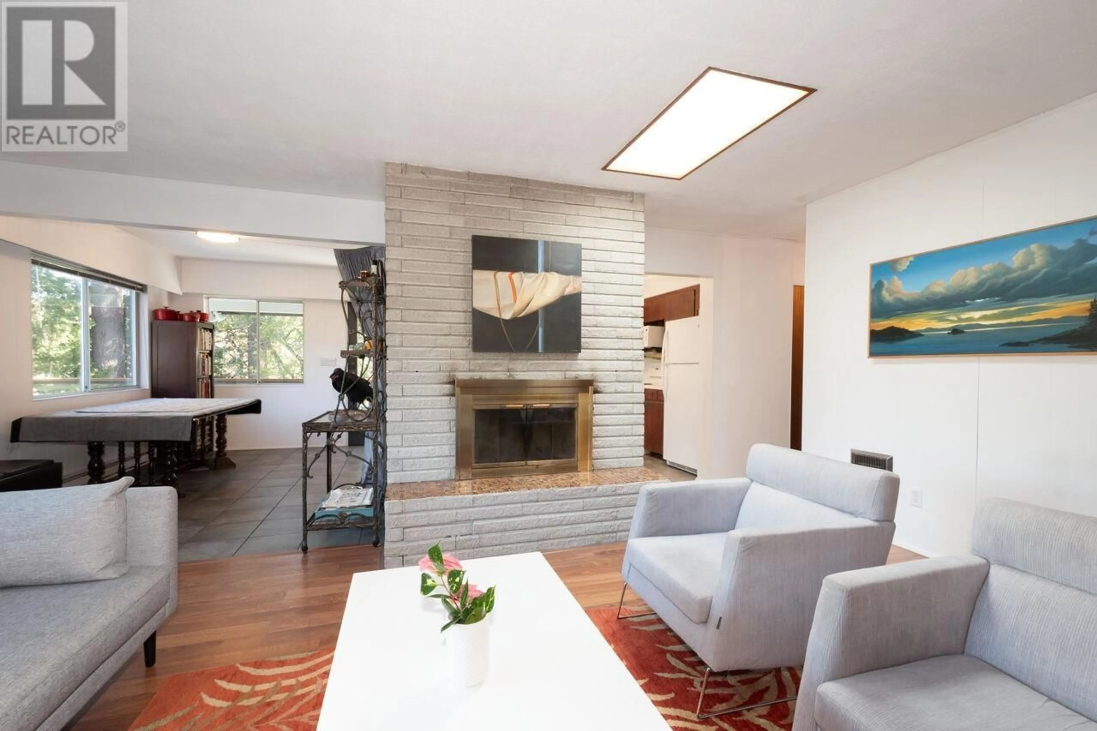 Living room with furniture, ceramic/tile floor for 407 CARDENA DRIVE, Bowen Island British Columbia V0N1G1