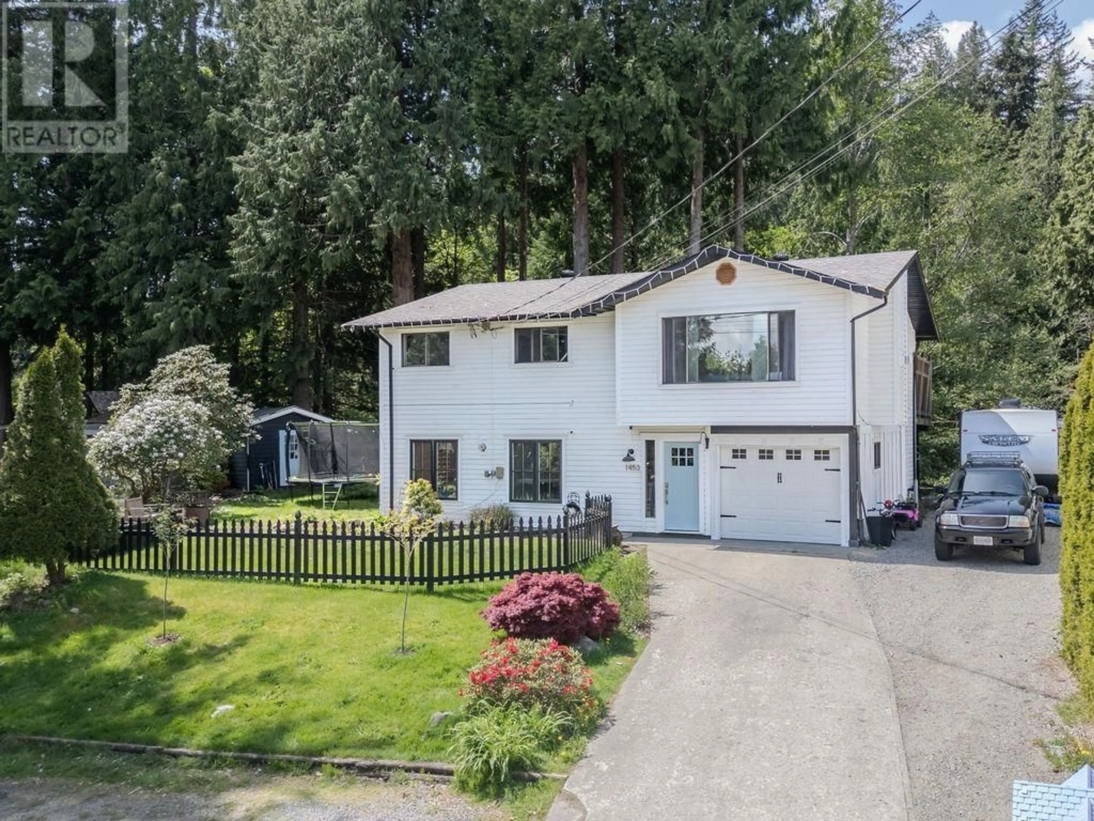A pic from outside/outdoor area/front of a property/back of a property/a pic from drone, street for 1453 DAVIDSON ROAD, Gibsons British Columbia V0N1V6