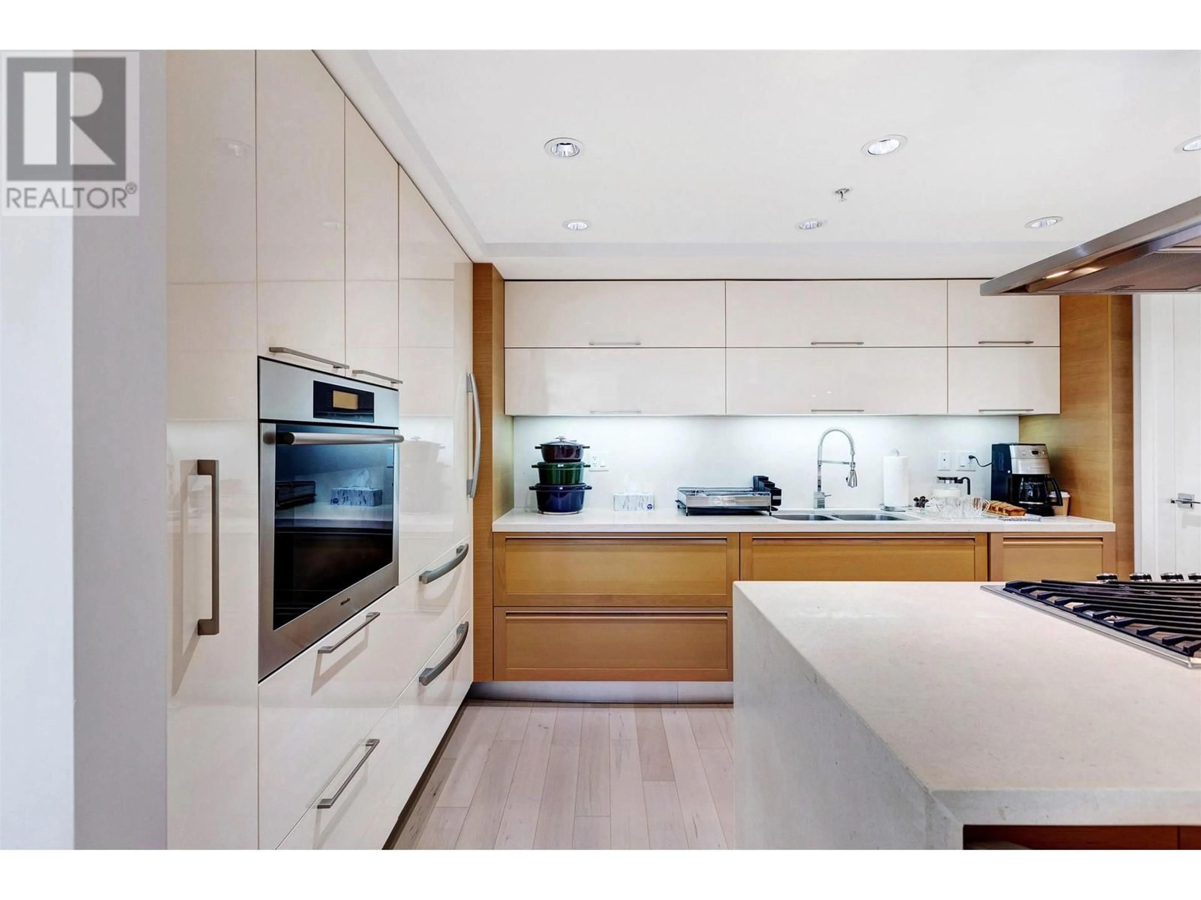 Contemporary kitchen, wood/laminate floor for 305 - 8 SMITHE MEWS, Vancouver British Columbia V6B0A5