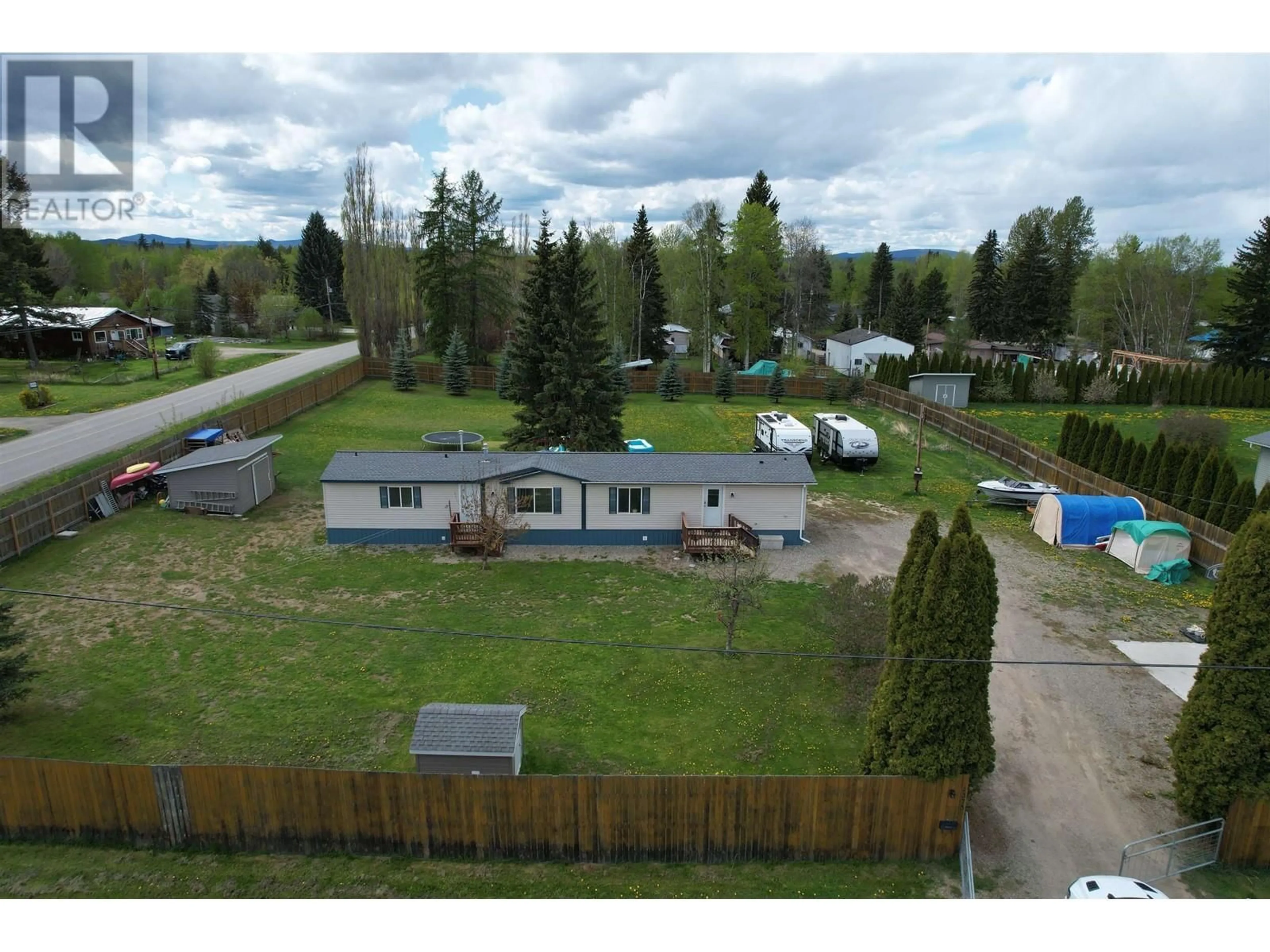 A pic from outside/outdoor area/front of a property/back of a property/a pic from drone, unknown for 1375 MAPLE HEIGHTS ROAD, Quesnel British Columbia V2J3X4