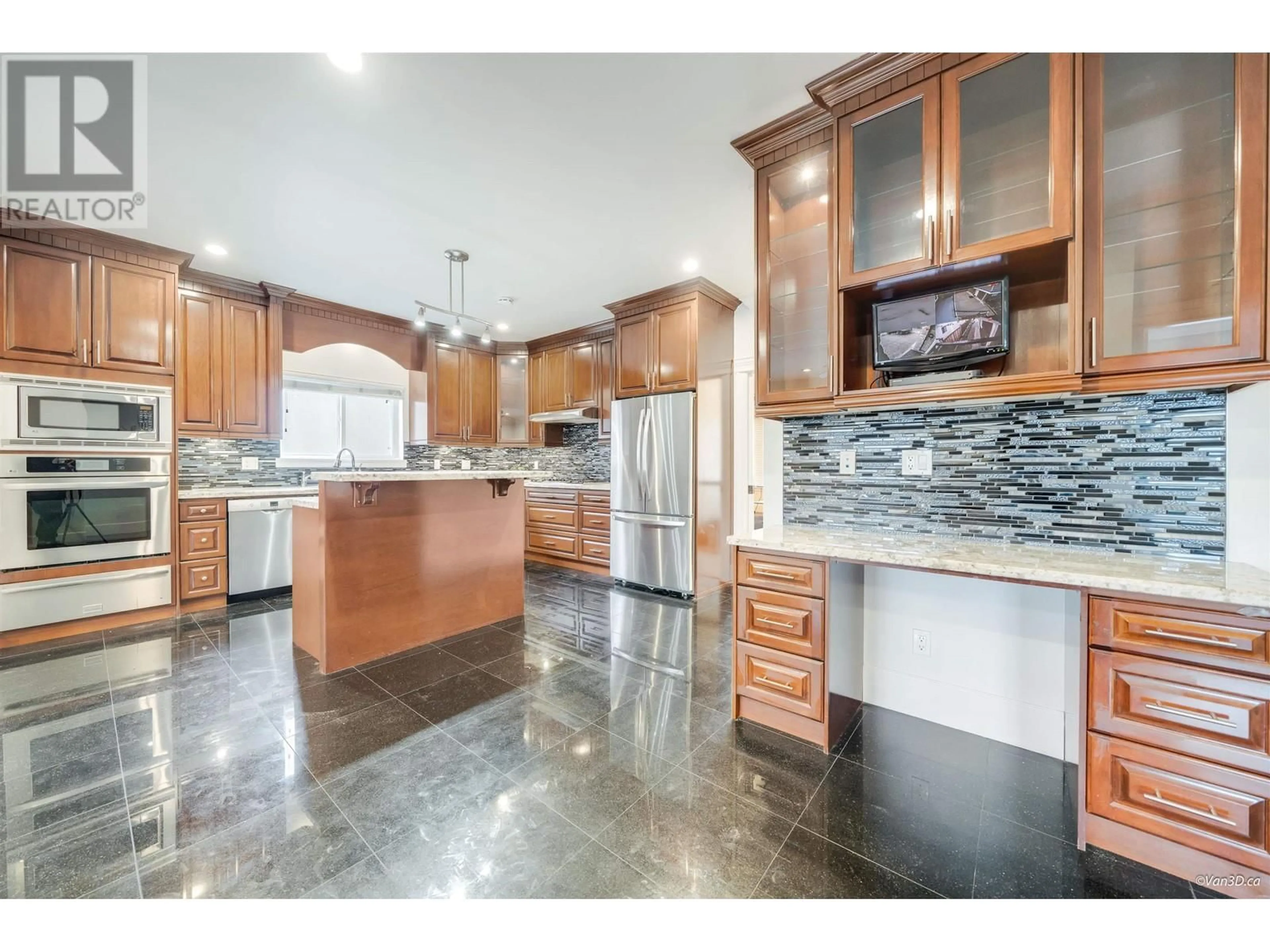 Open concept kitchen, ceramic/tile floor for 7821 17TH AVENUE, Burnaby British Columbia V3N1M1