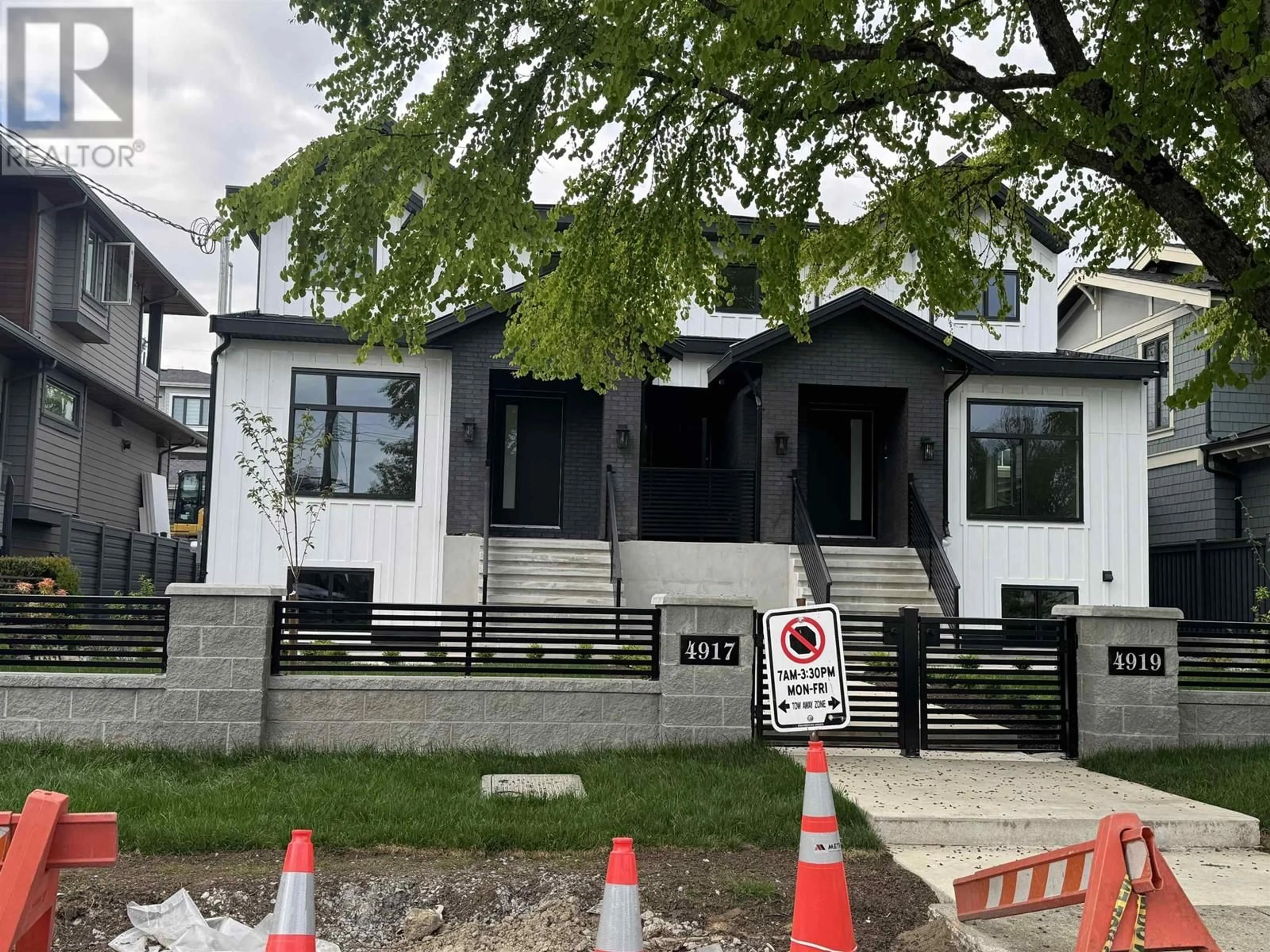 Home with vinyl exterior material, building for 4917 VENABLES STREET, Burnaby British Columbia V5B1X8