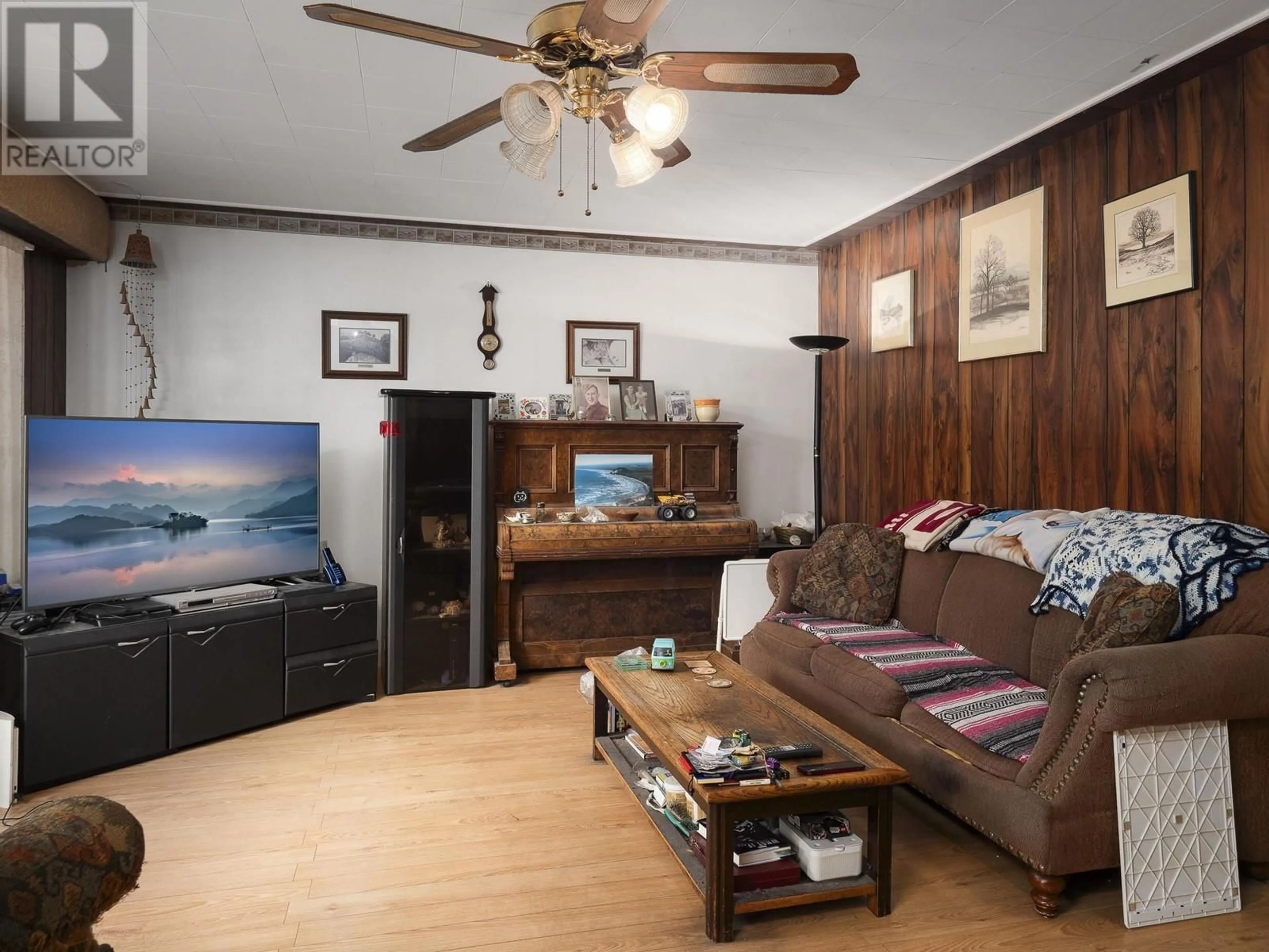 Living room with furniture, wood/laminate floor for 2533 INLANDER STREET, Prince George British Columbia V2L1J6