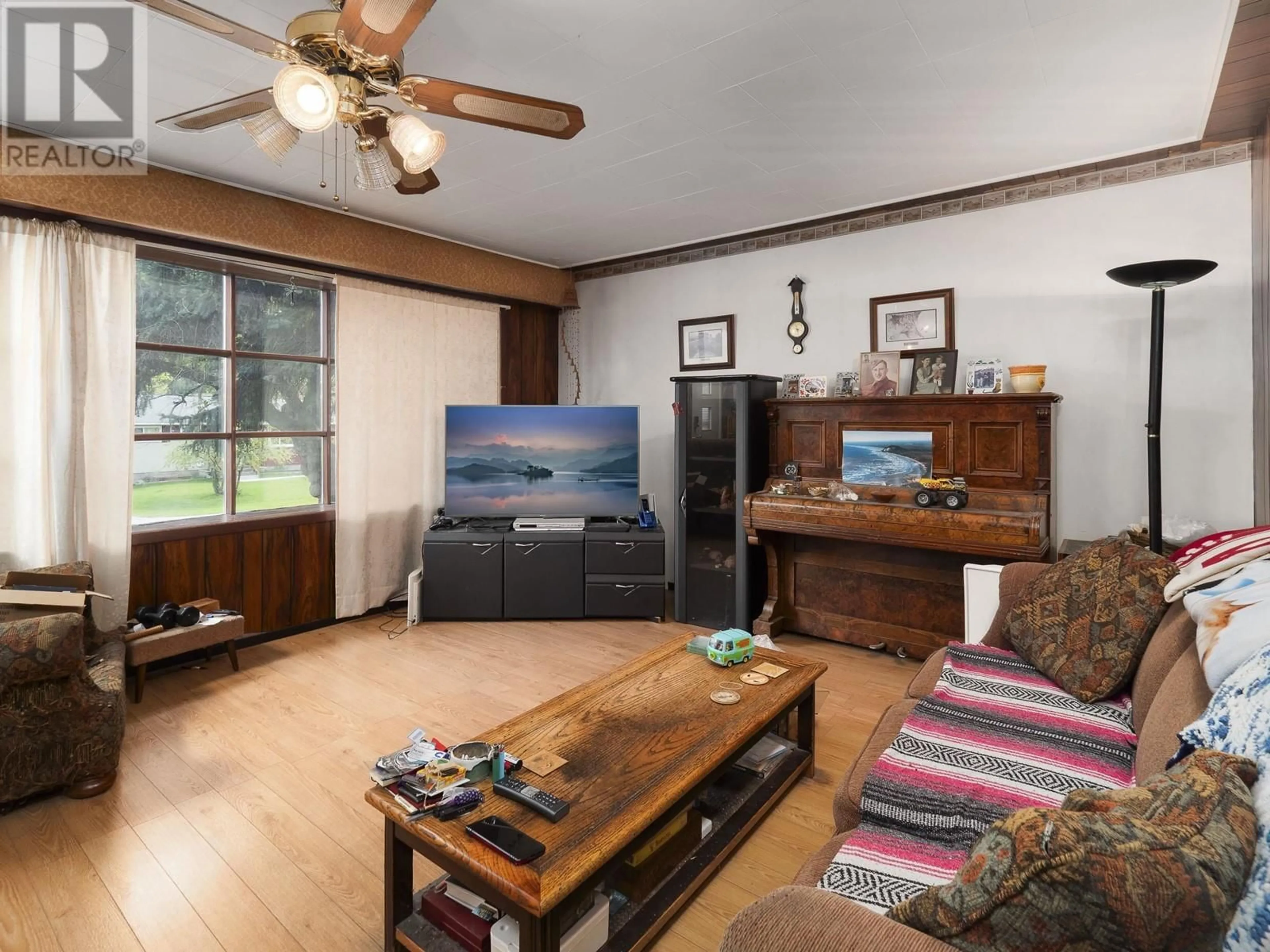 Living room with furniture, wood/laminate floor for 2533 INLANDER STREET, Prince George British Columbia V2L1J6