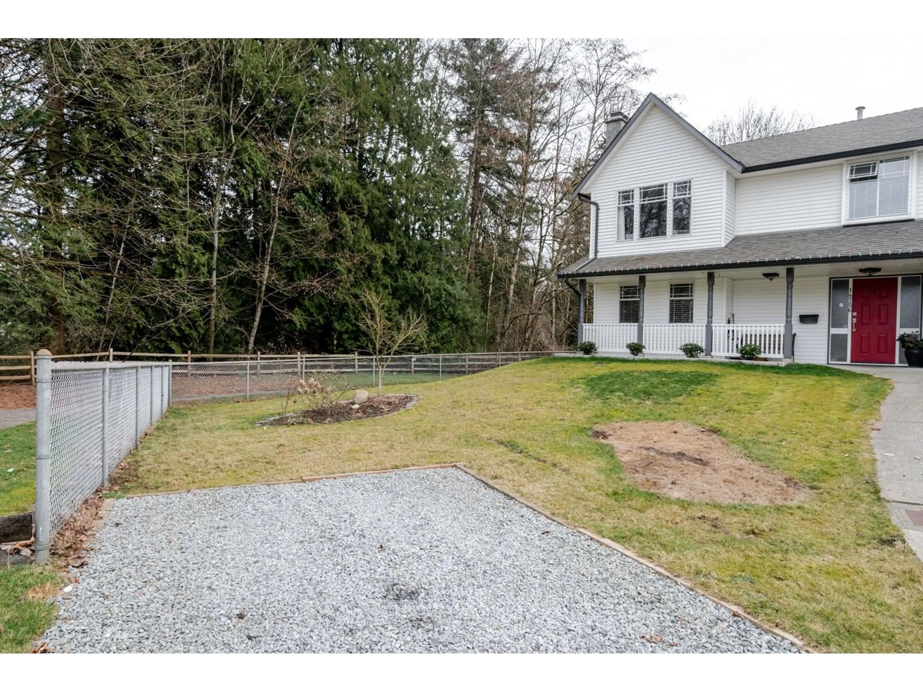 A pic from outside/outdoor area/front of a property/back of a property/a pic from drone, street for 14756 WELLINGTON, Surrey British Columbia V3R8Z8