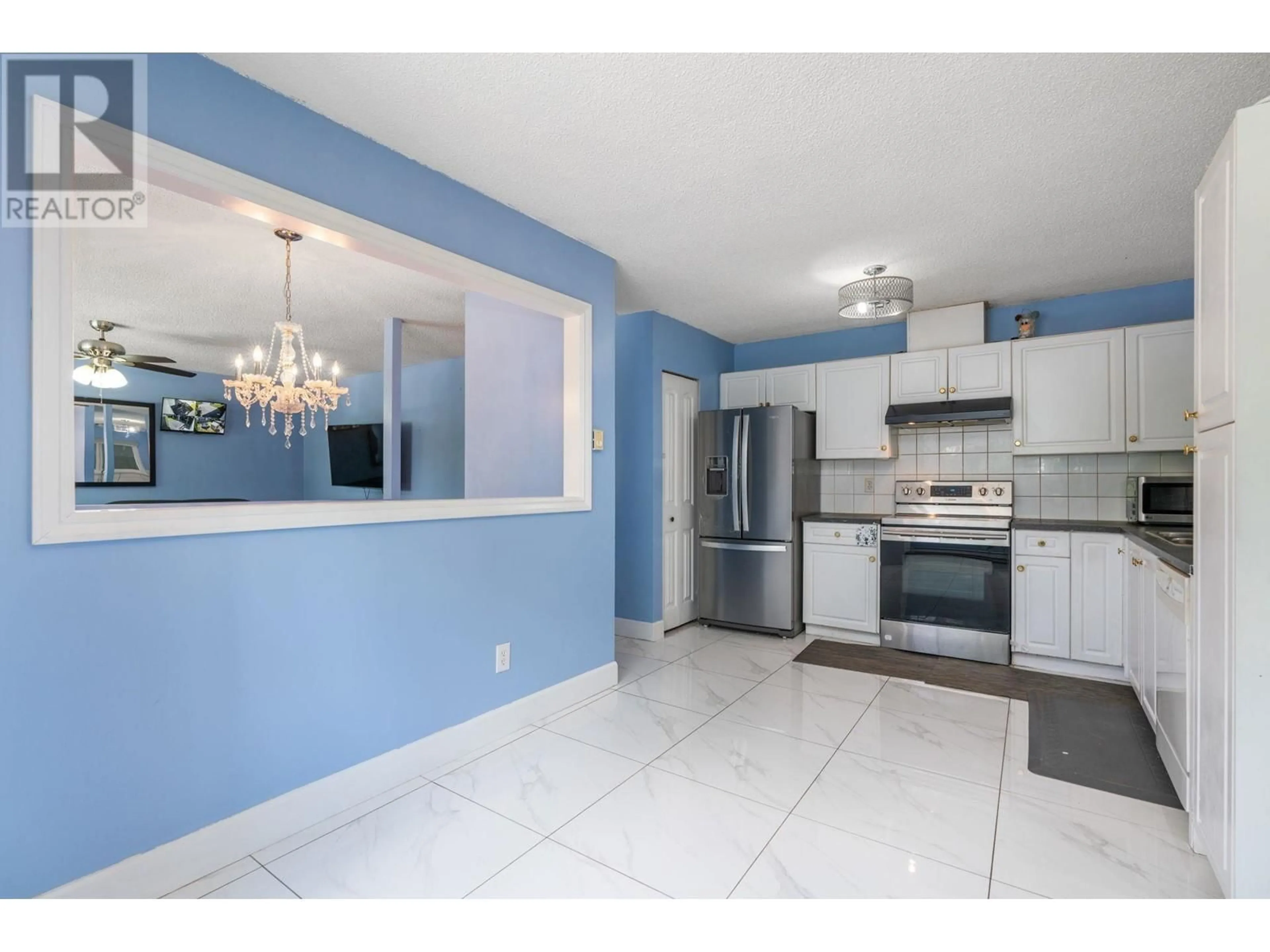 Open concept kitchen, ceramic/tile floor for 22950 CLIFF AVENUE, Maple Ridge British Columbia V2X7Z9