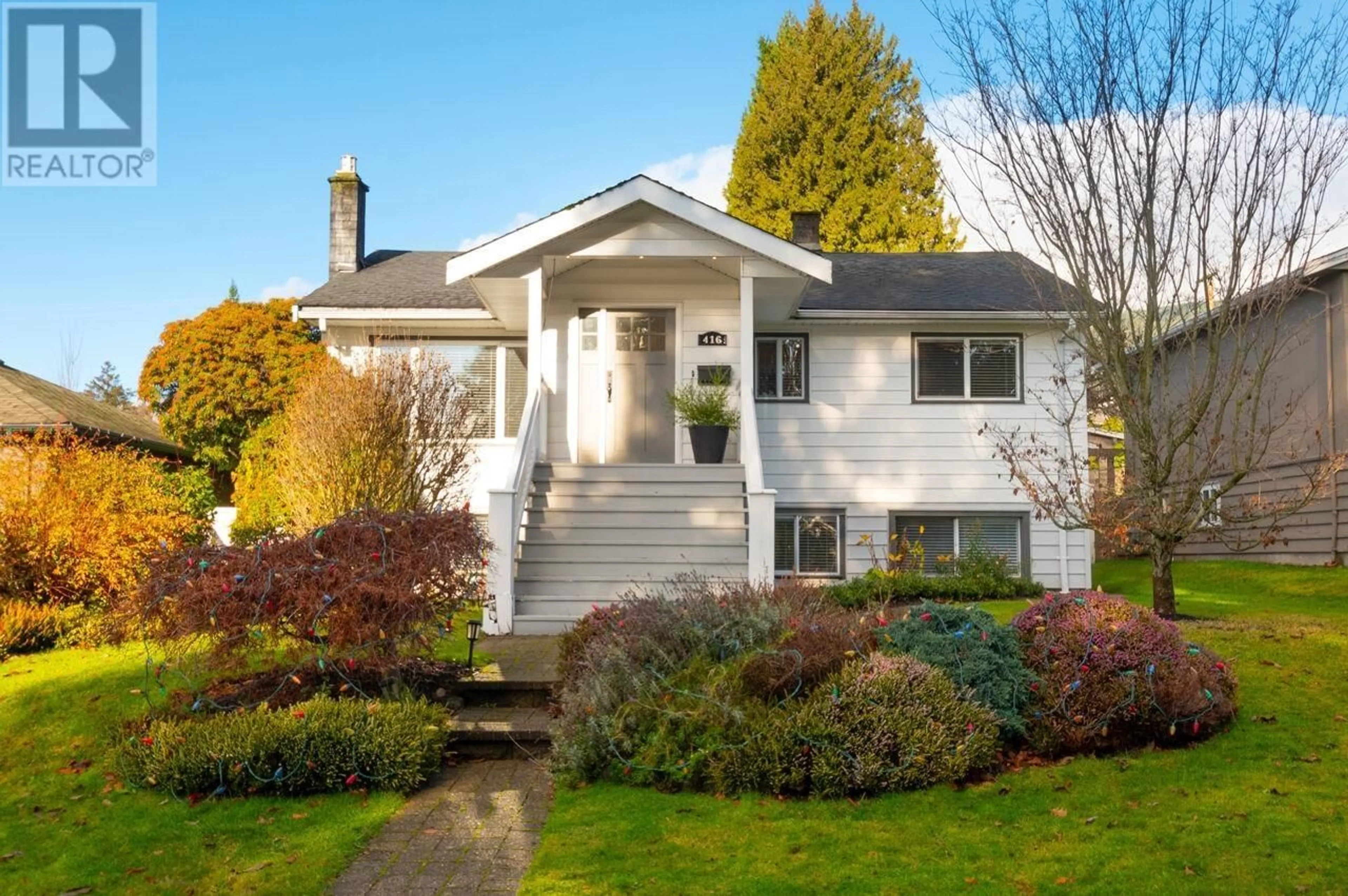Home with vinyl exterior material, street for 416 26TH STREET, North Vancouver British Columbia V7N2G8