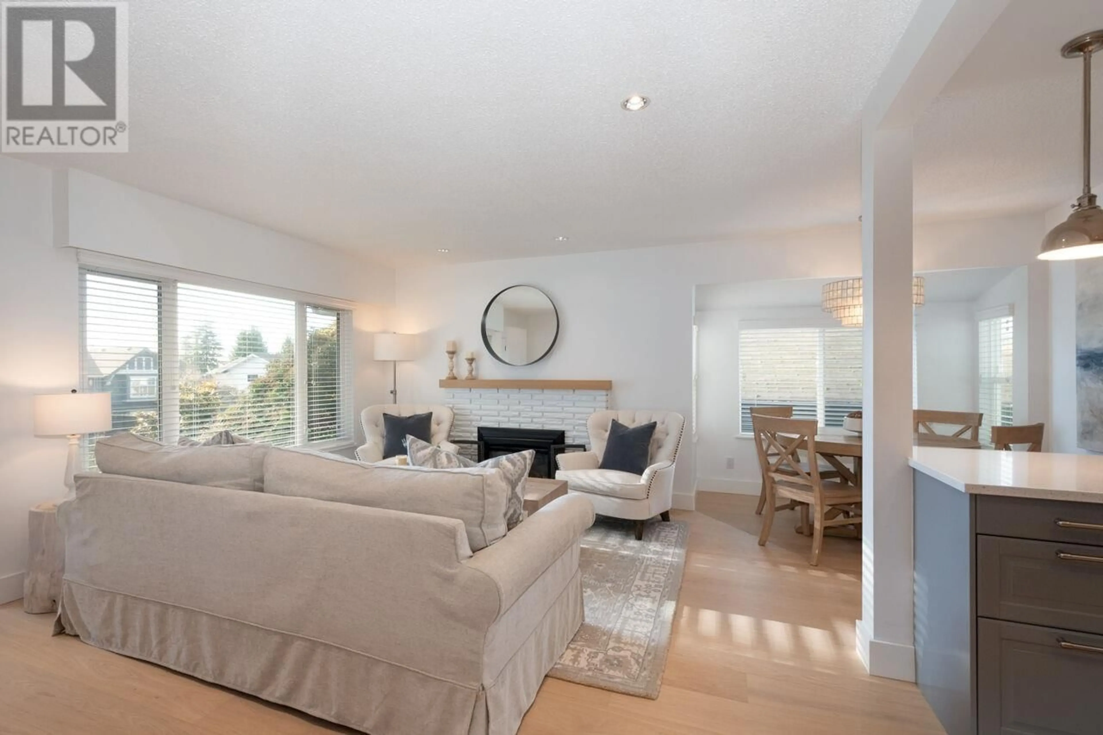 Living room with furniture, unknown for 416 26TH STREET, North Vancouver British Columbia V7N2G8