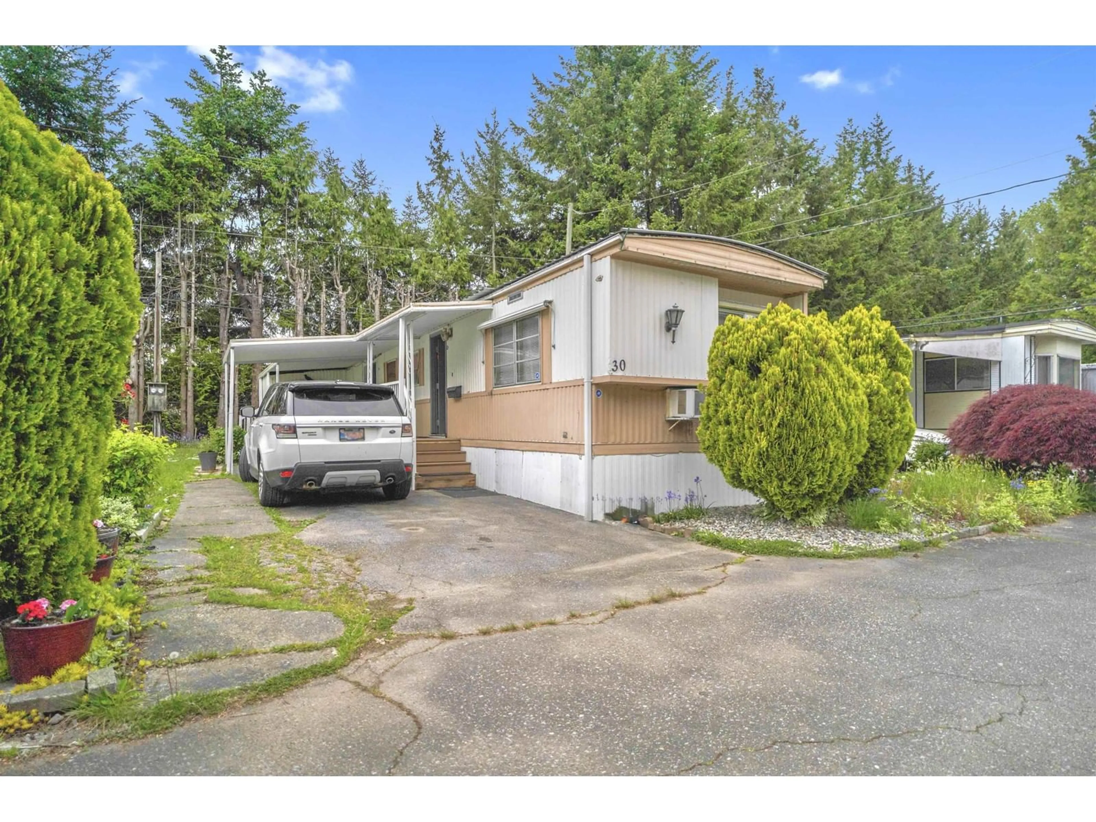 Home with vinyl exterior material, street for 30 - 6571 KING GEORGE, Surrey British Columbia V3W4Z4
