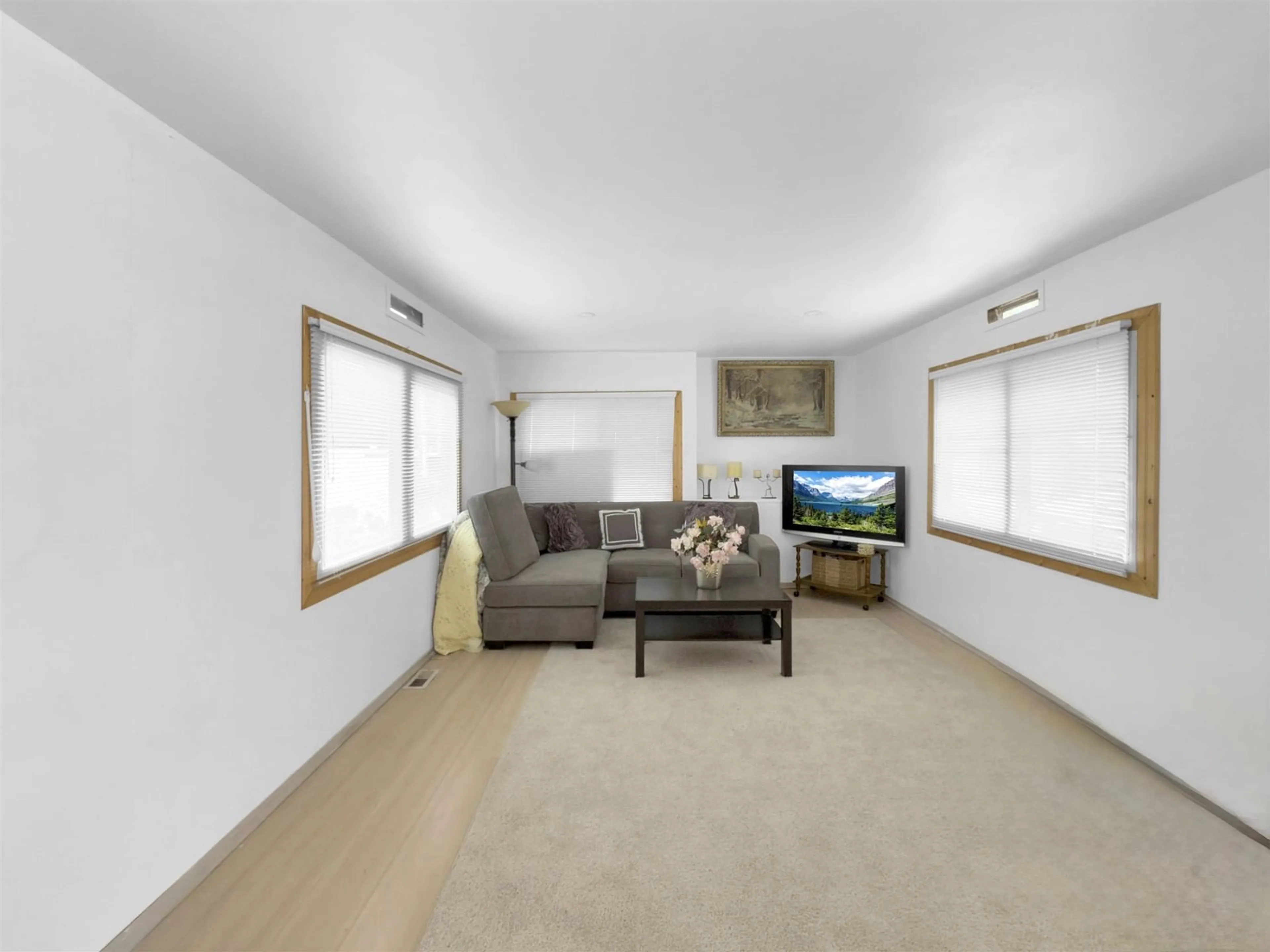 Living room with furniture, unknown for 30 - 6571 KING GEORGE, Surrey British Columbia V3W4Z4