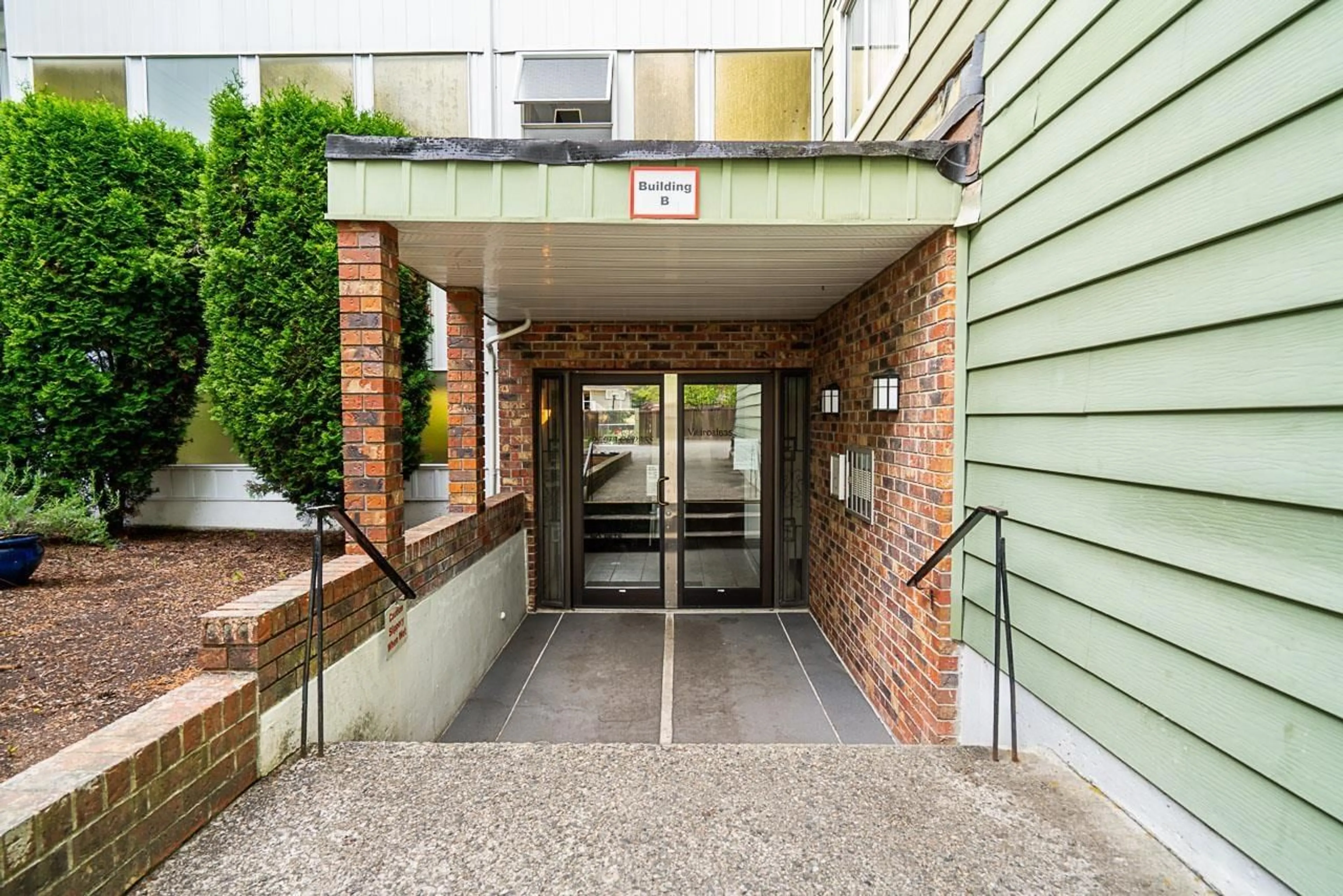Indoor foyer for 143B - 8635 120, Delta British Columbia V4C6R5