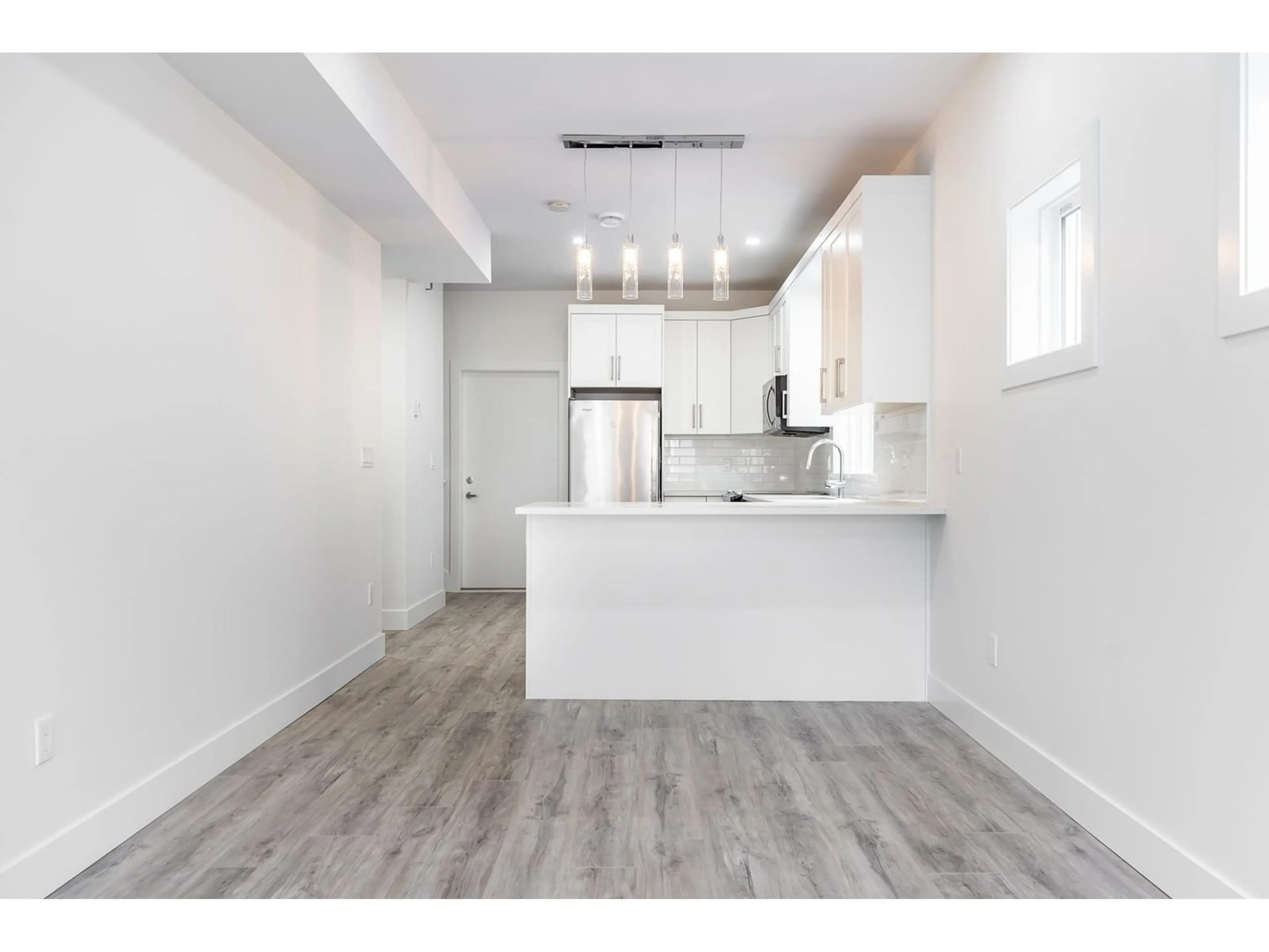 Open concept kitchen, wood/laminate floor for 23 - 750 HOT SPRINGS ROAD, Harrison Hot Springs British Columbia V0M1K0