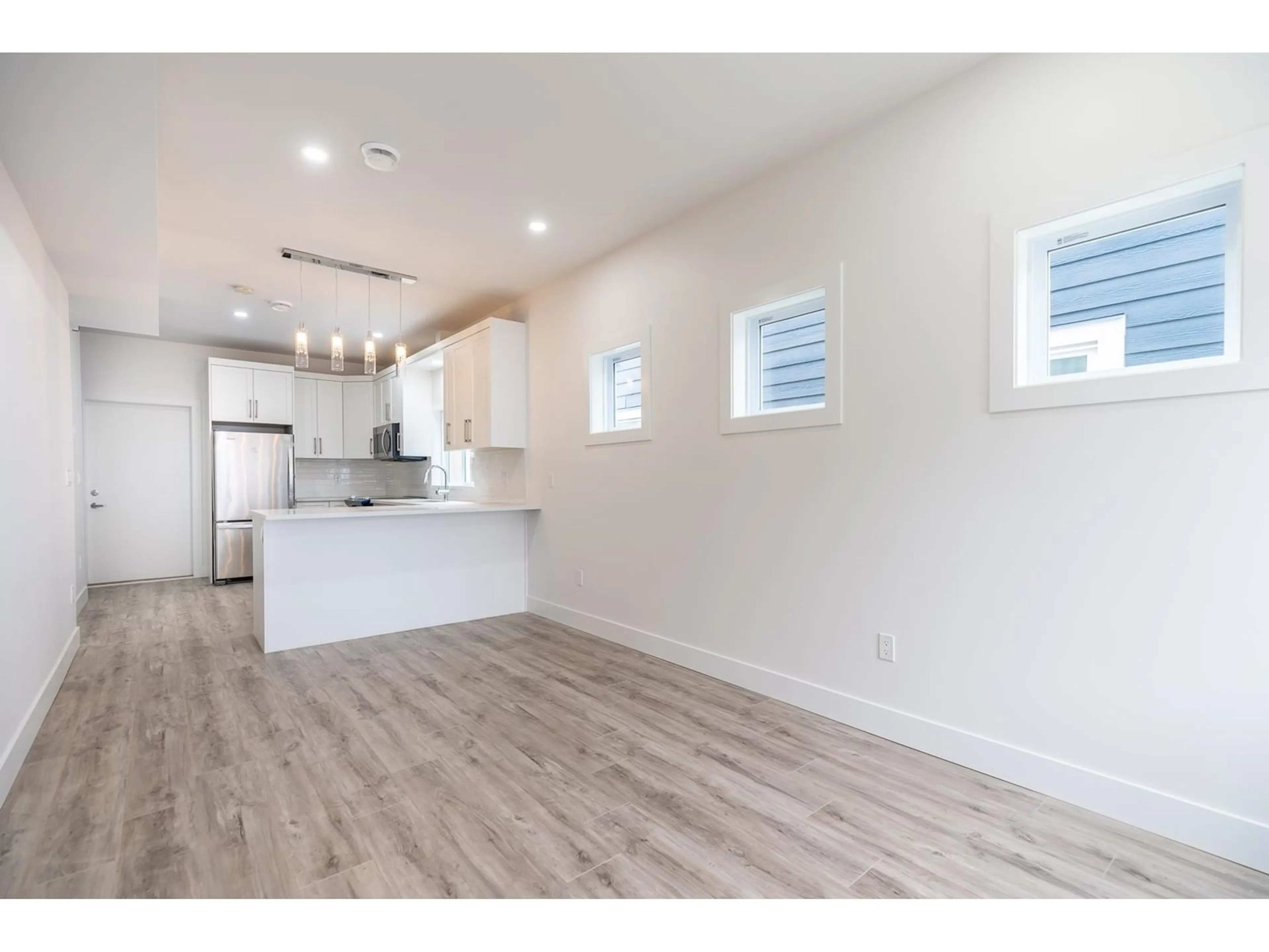 Open concept kitchen, wood/laminate floor for 23 - 750 HOT SPRINGS ROAD, Harrison Hot Springs British Columbia V0M1K0