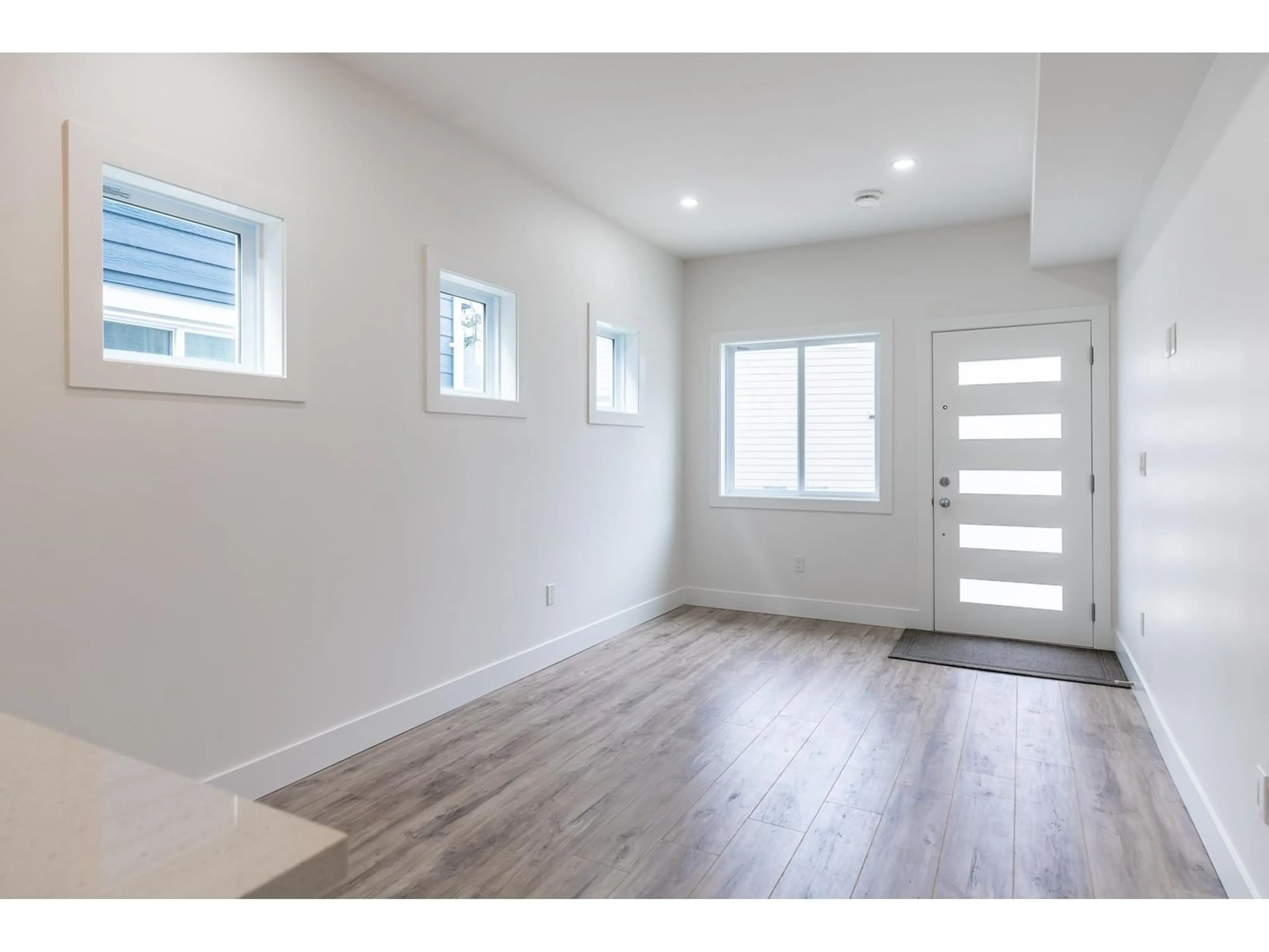 Indoor entryway for 23 - 750 HOT SPRINGS ROAD, Harrison Hot Springs British Columbia V0M1K0