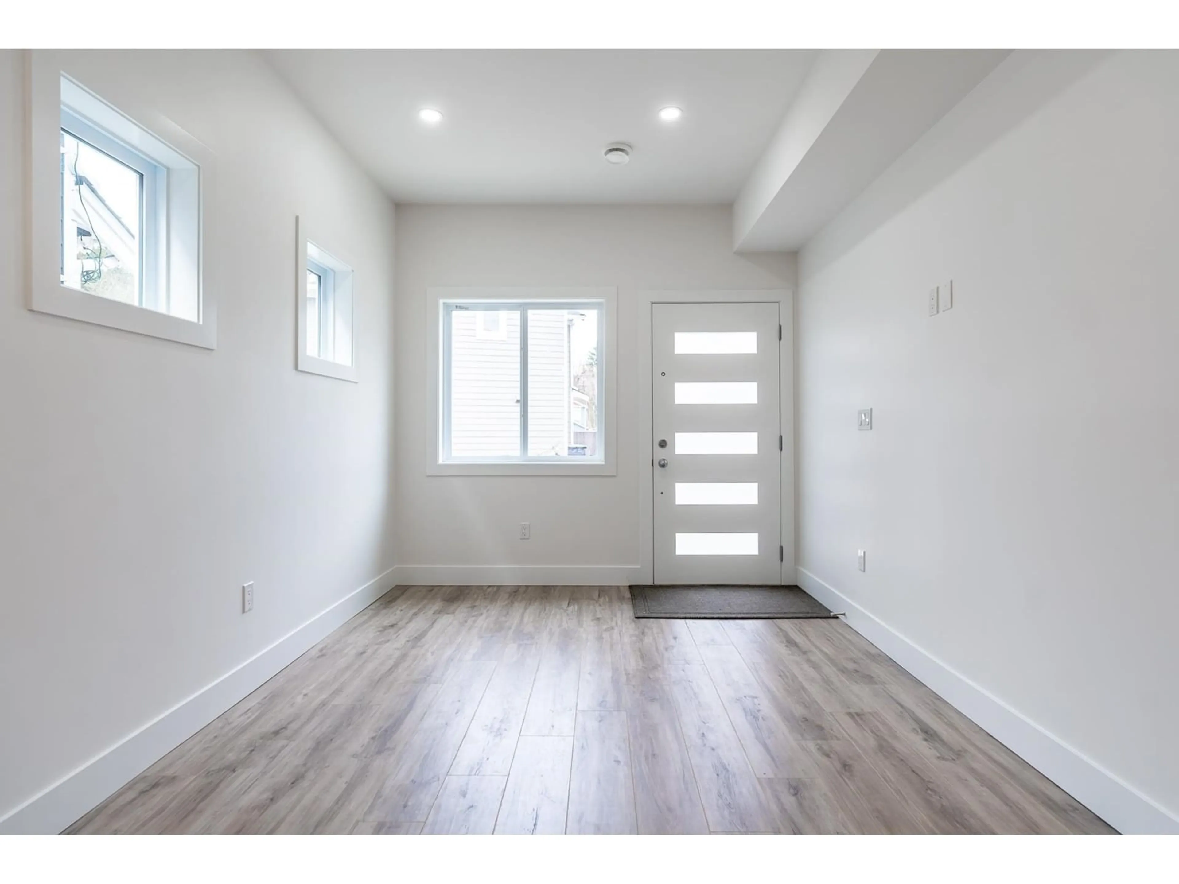 Indoor entryway for 23 - 750 HOT SPRINGS ROAD, Harrison Hot Springs British Columbia V0M1K0