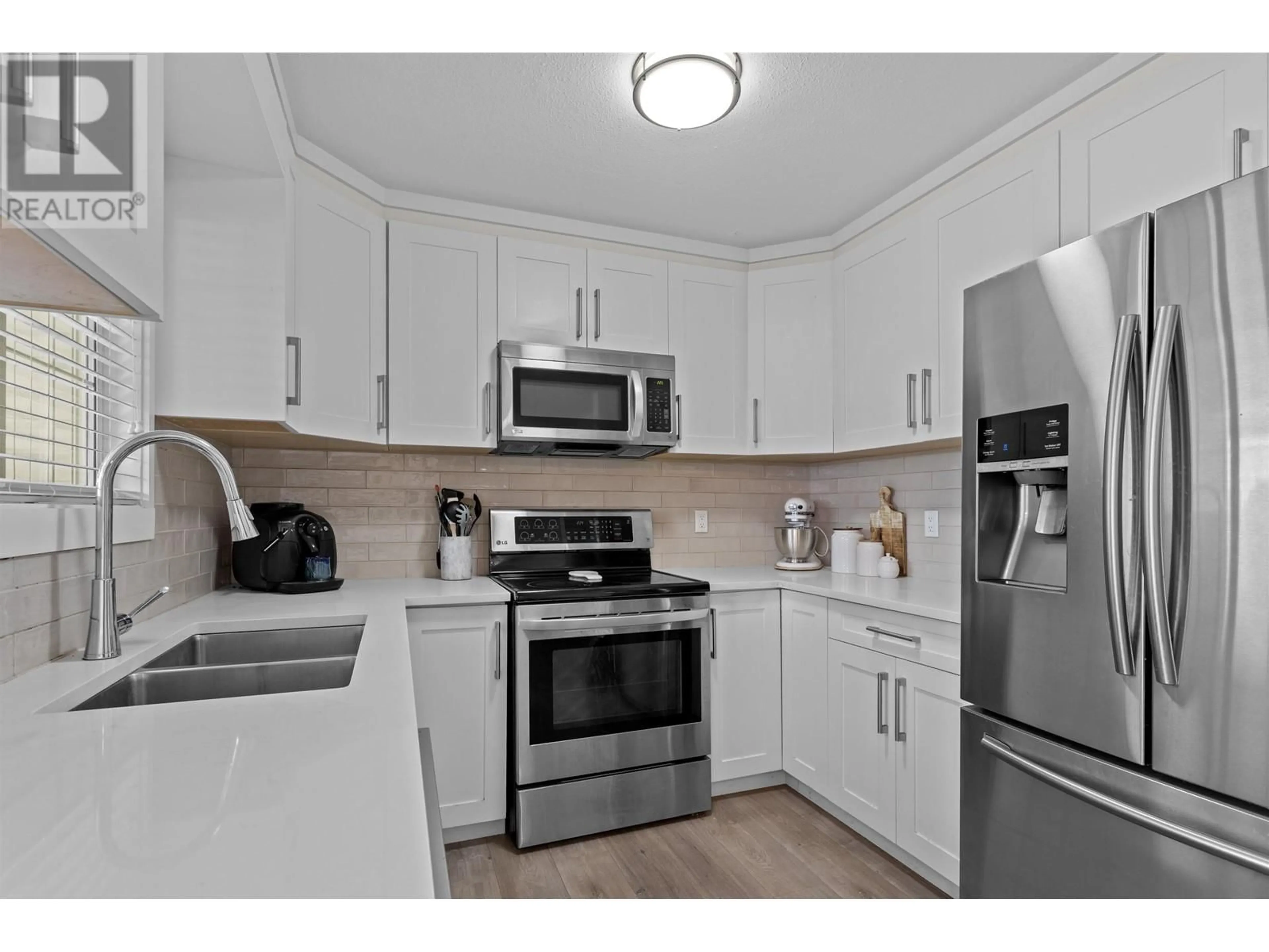 Standard kitchen, unknown for 14 - 20625 118 AVENUE, Maple Ridge British Columbia V2X0R1