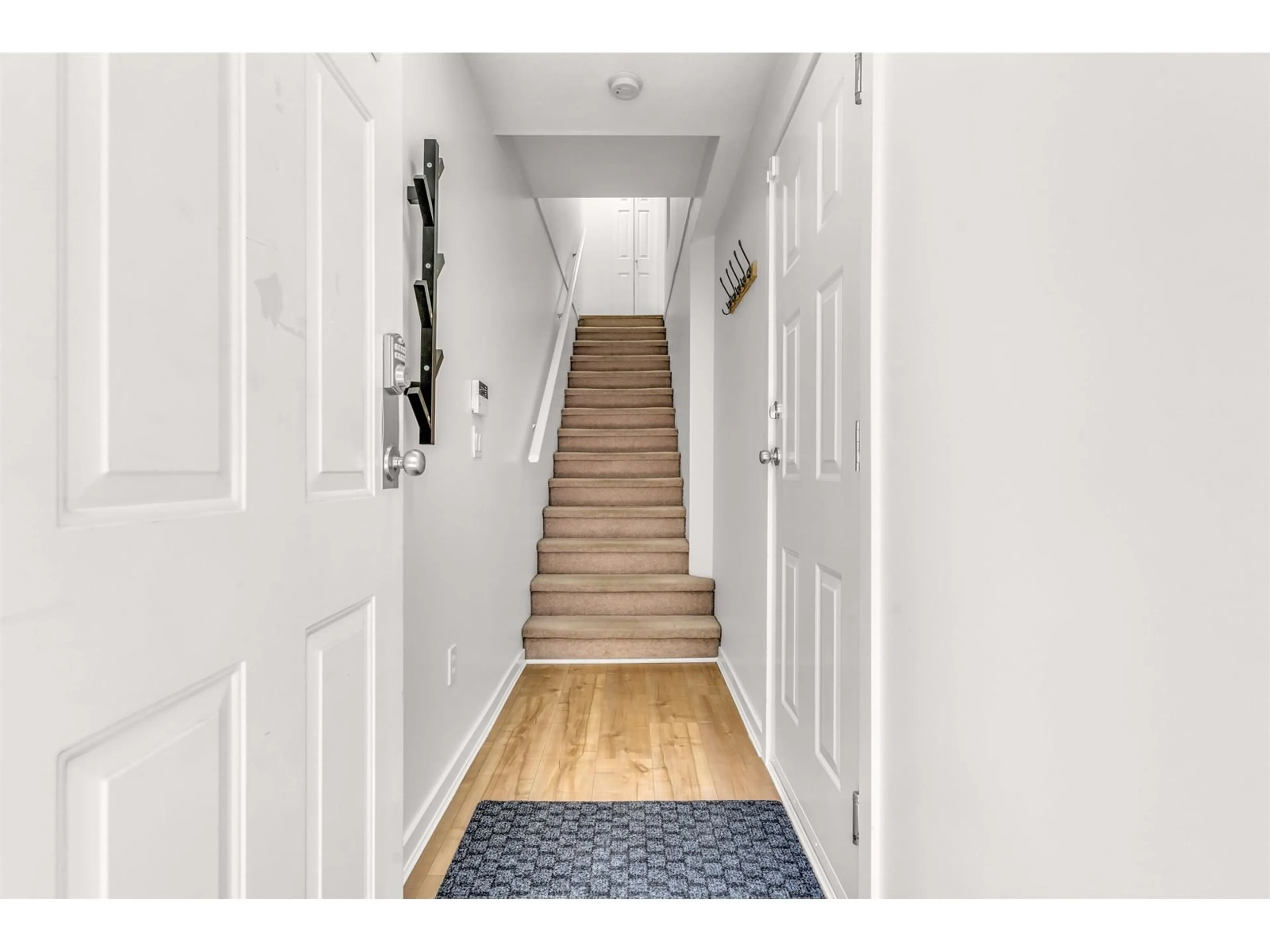 Indoor entryway for 119 - 12711 64, Surrey British Columbia V3W1X1