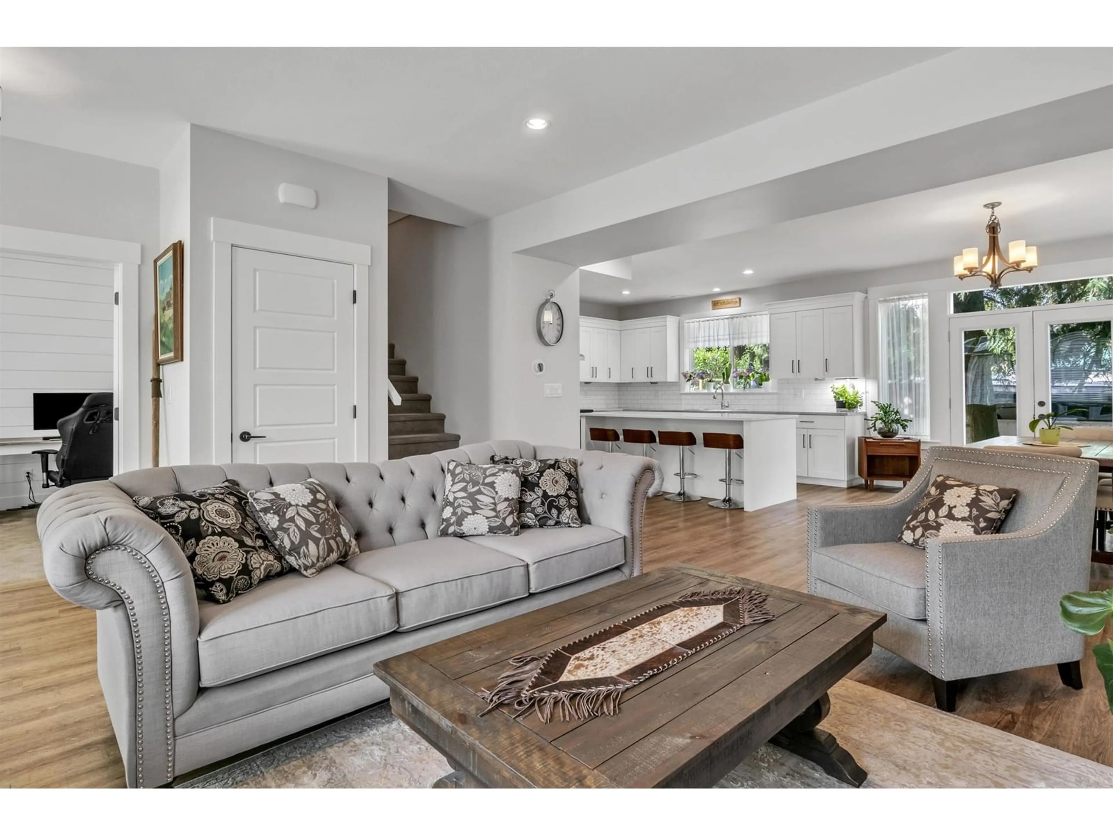 Living room with furniture, unknown for 2 - 33973 HAZELWOOD, Abbotsford British Columbia V2S7V2