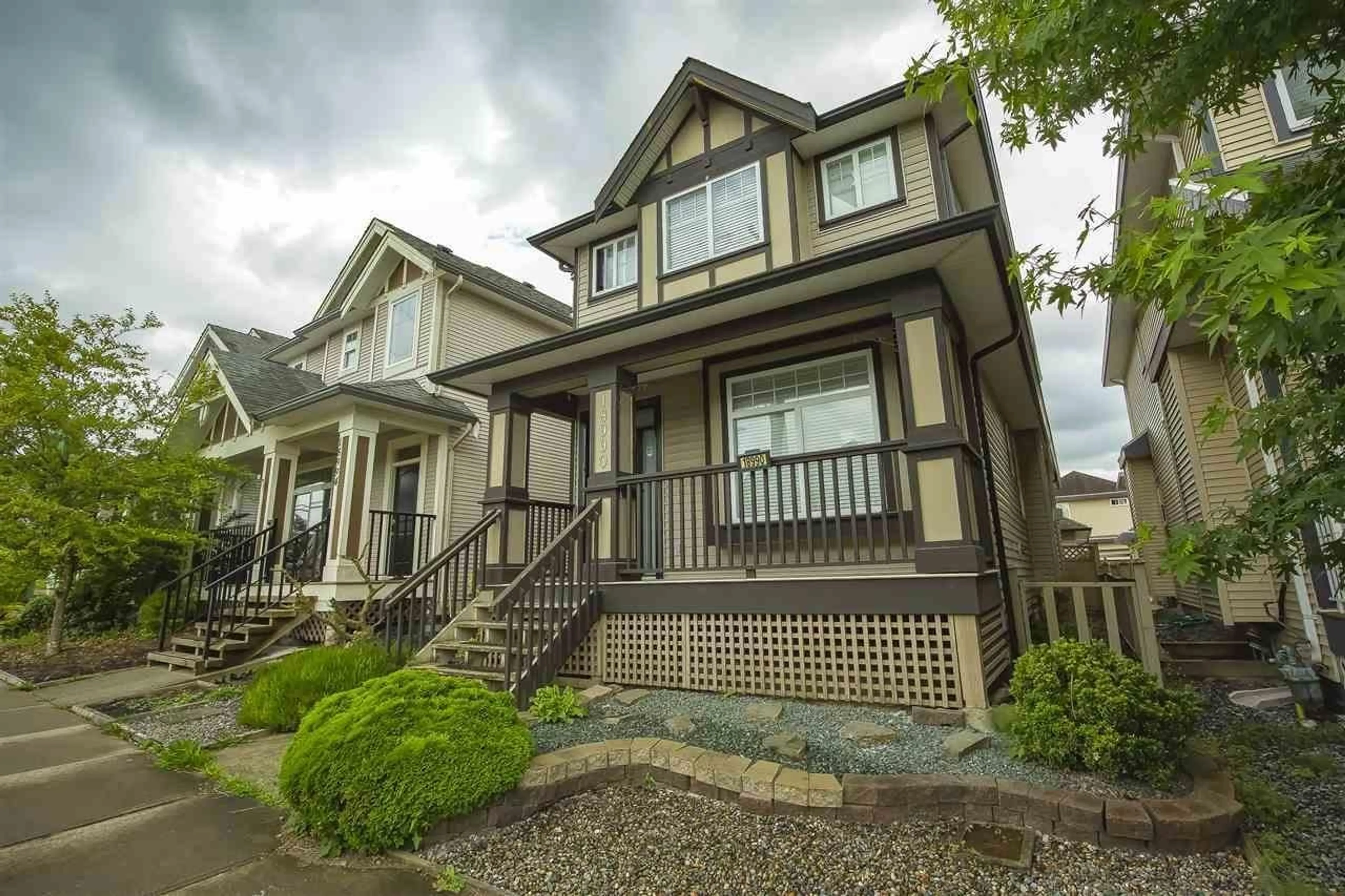 Home with vinyl exterior material, street for 18990 72, Surrey British Columbia V4N0A7