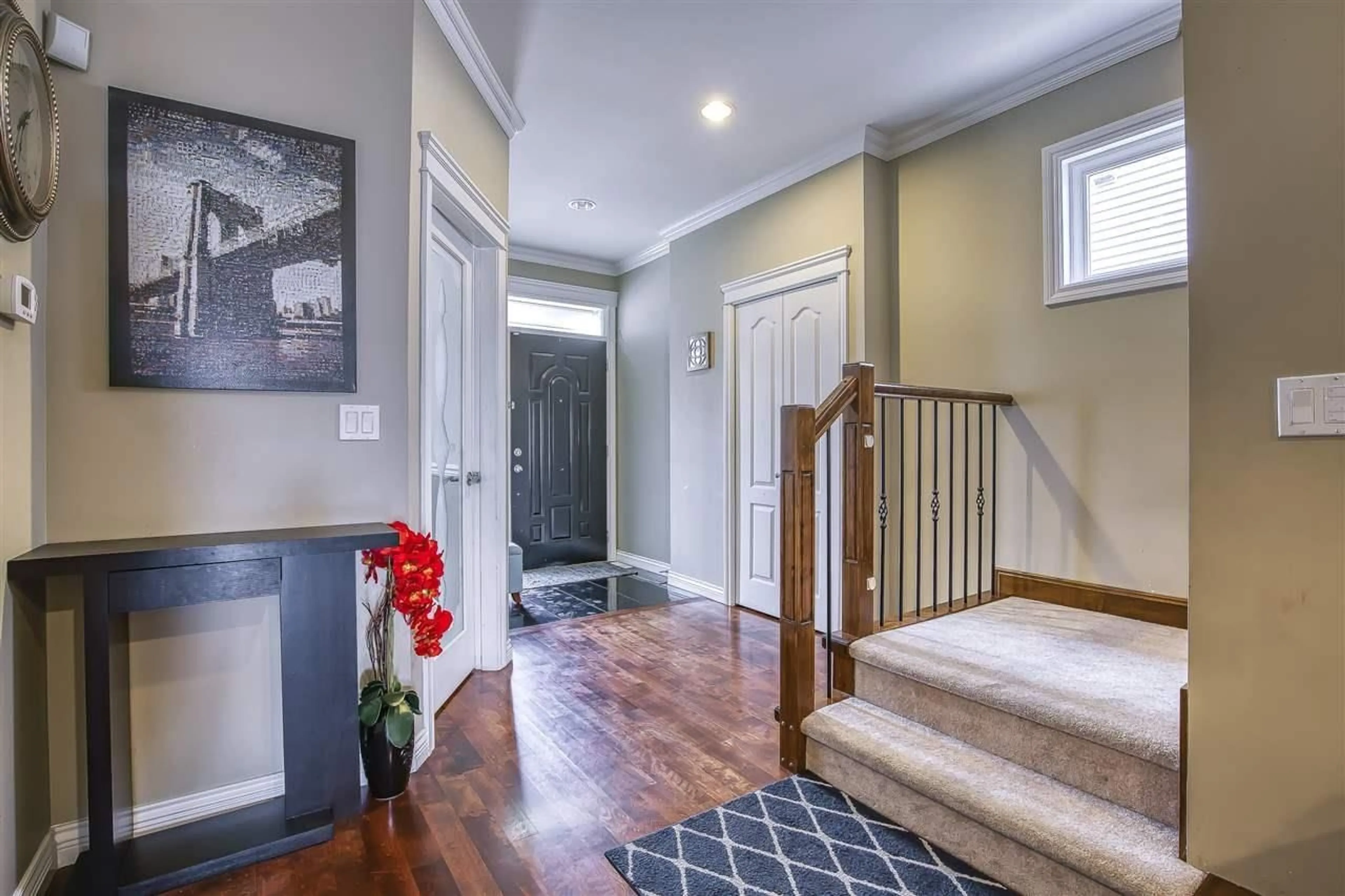 Indoor entryway for 18990 72, Surrey British Columbia V4N0A7