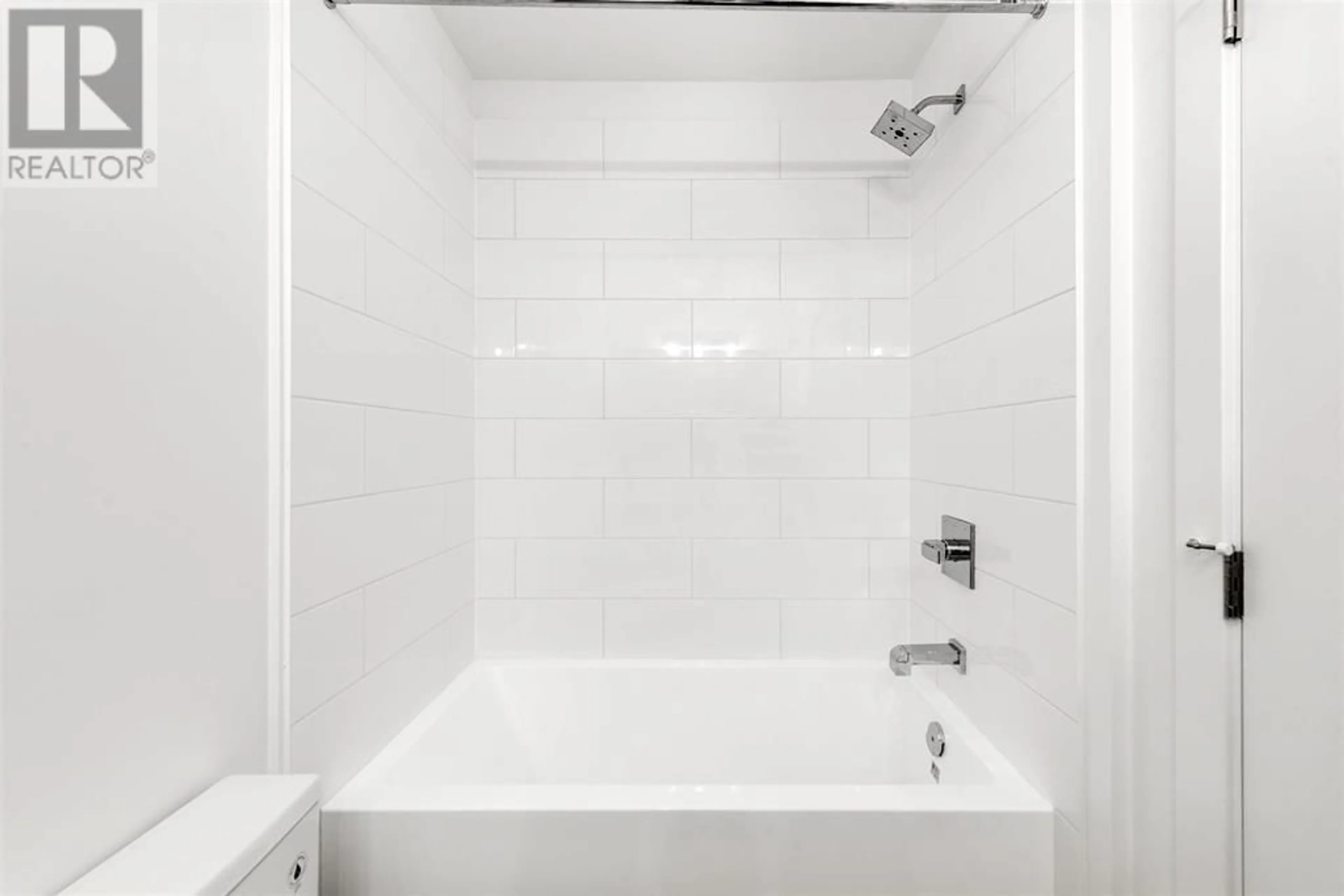 Standard bathroom, ceramic/tile floor for 401 - 2331 KELLY AVENUE, Port Coquitlam British Columbia V3C1Y3
