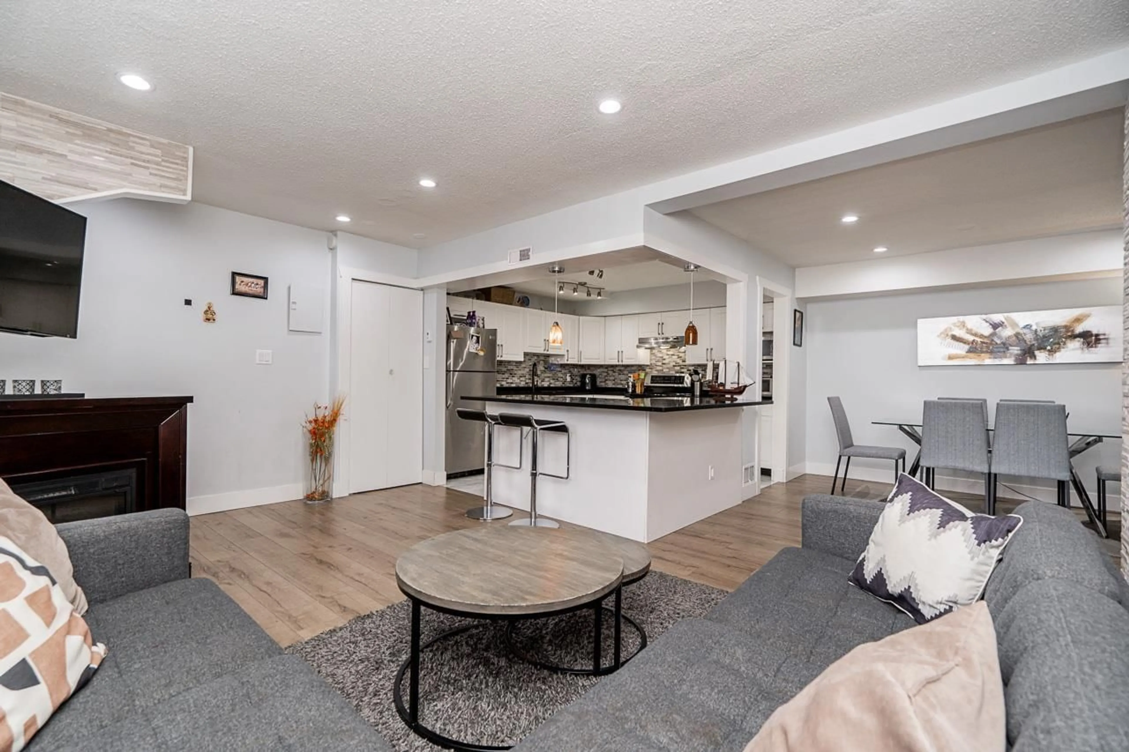 Open concept kitchen, unknown for 612 - 11901 89A, Delta British Columbia V4C3G8