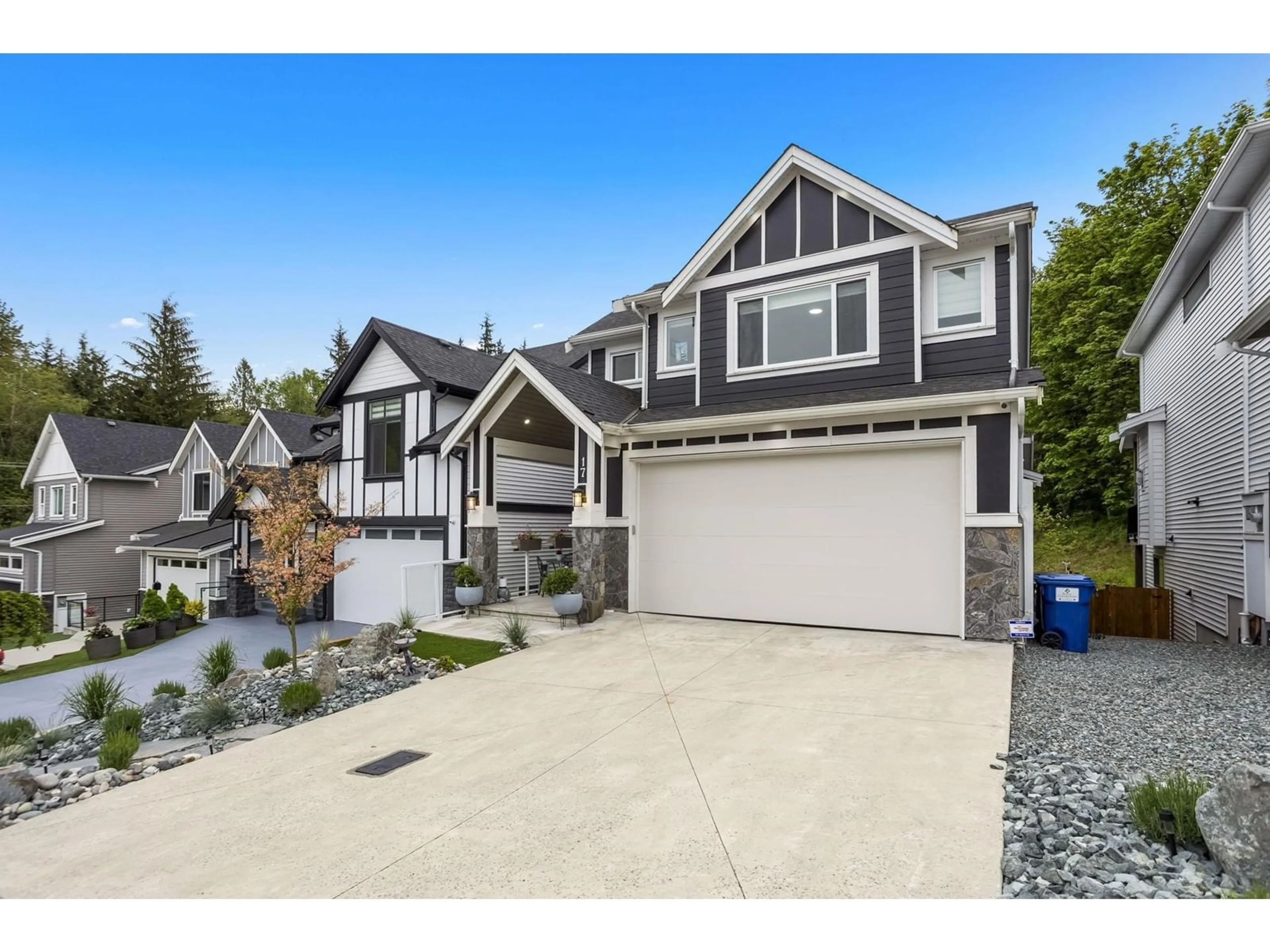 Home with vinyl exterior material, street for 17 - 4581 SUMAS MOUNTAIN, Abbotsford British Columbia V3G0H3