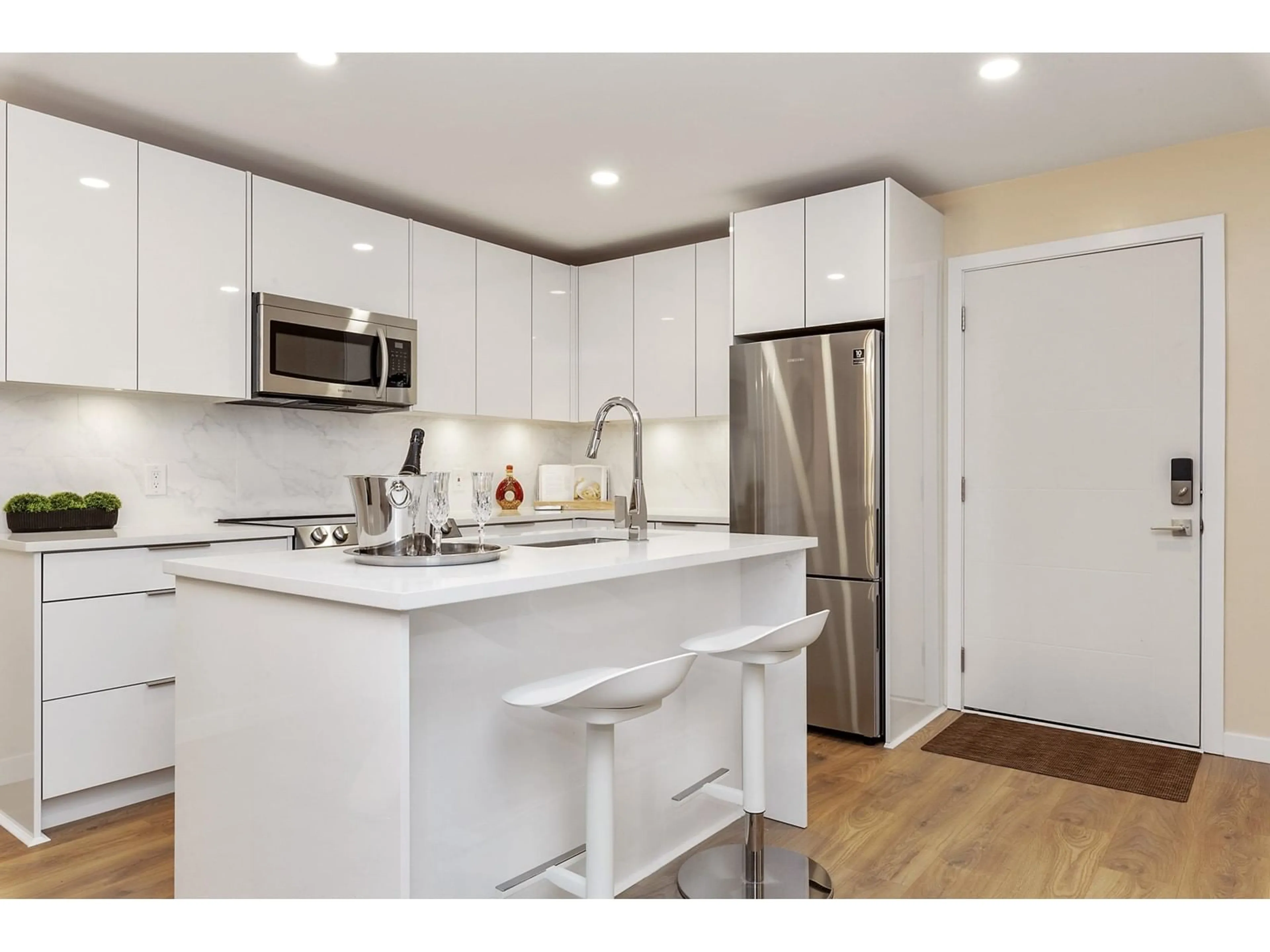 Open concept kitchen, wood/laminate floor for 409 - 15739 FRASER, Surrey British Columbia V4N1G9