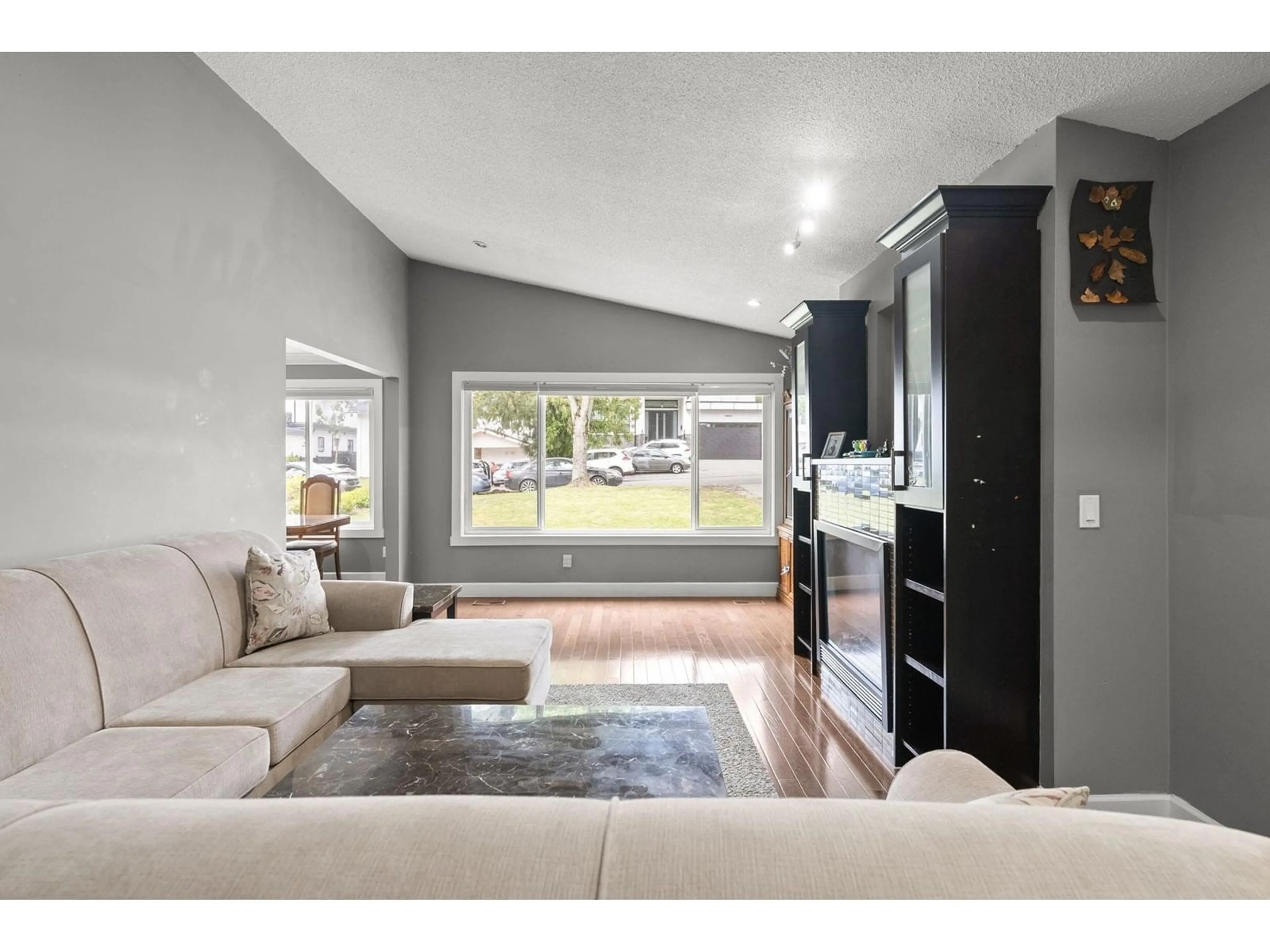 Living room with furniture, unknown for 15042 85A, Surrey British Columbia V3S6A5