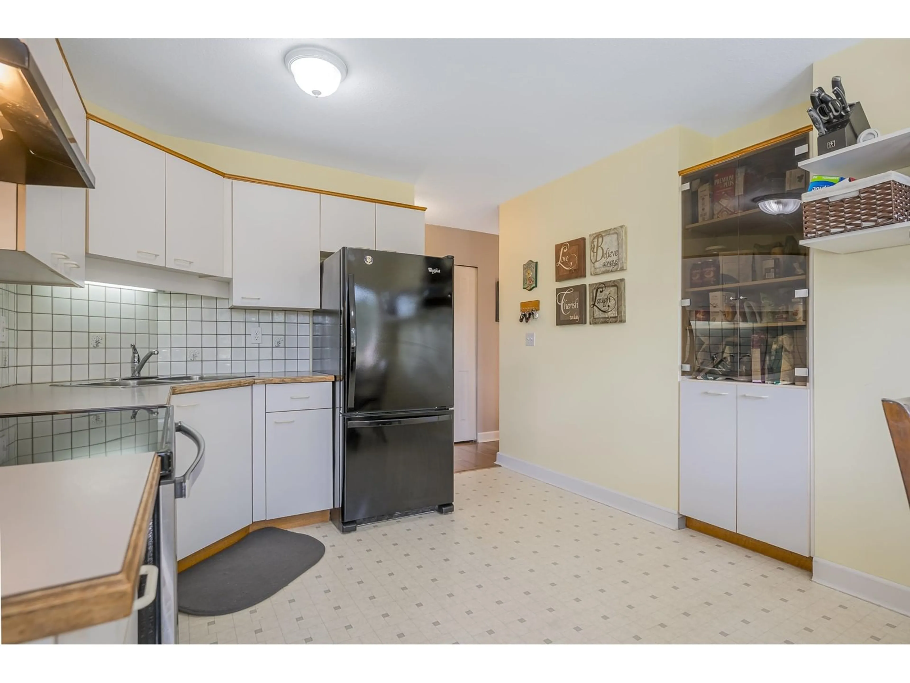 Standard kitchen, unknown for 6743 196B, Langley British Columbia V2Y2W3