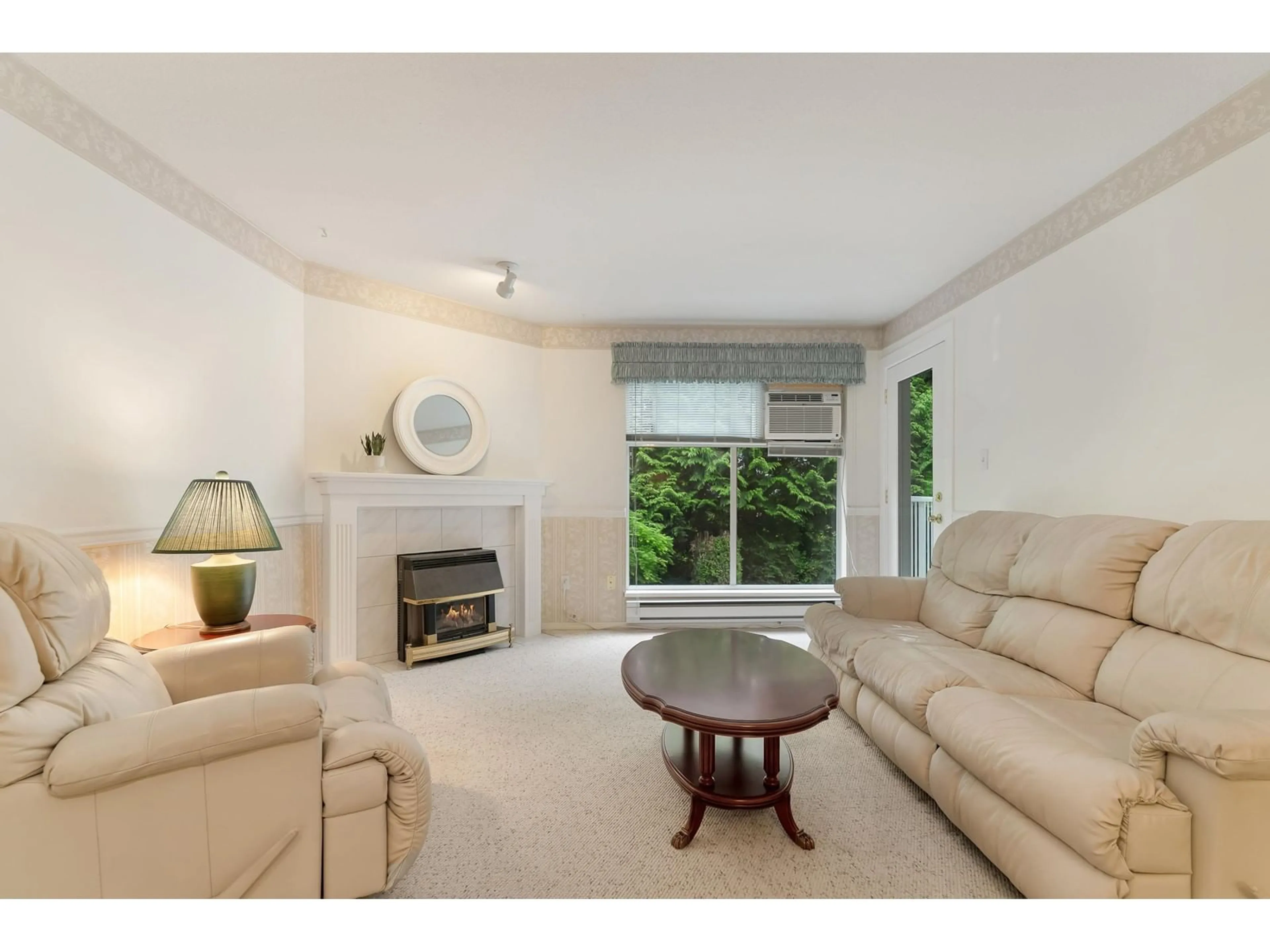 Living room with furniture, unknown for 209 - 2410 EMERSON, Abbotsford British Columbia V2T3J3